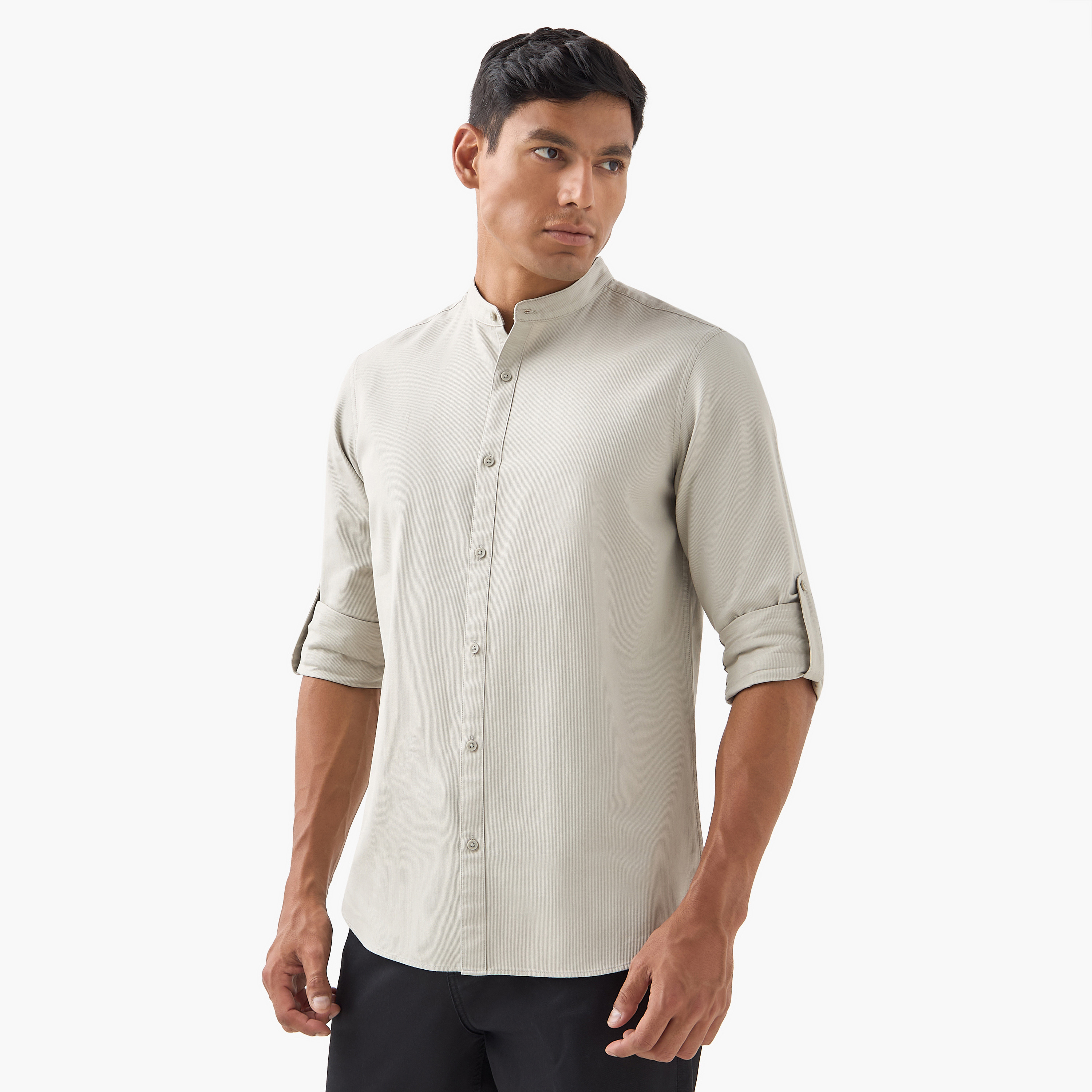 قميص بقصة عادية وياقة ماندارين وأكمام طويلة-men-clothing-shirts-image-24