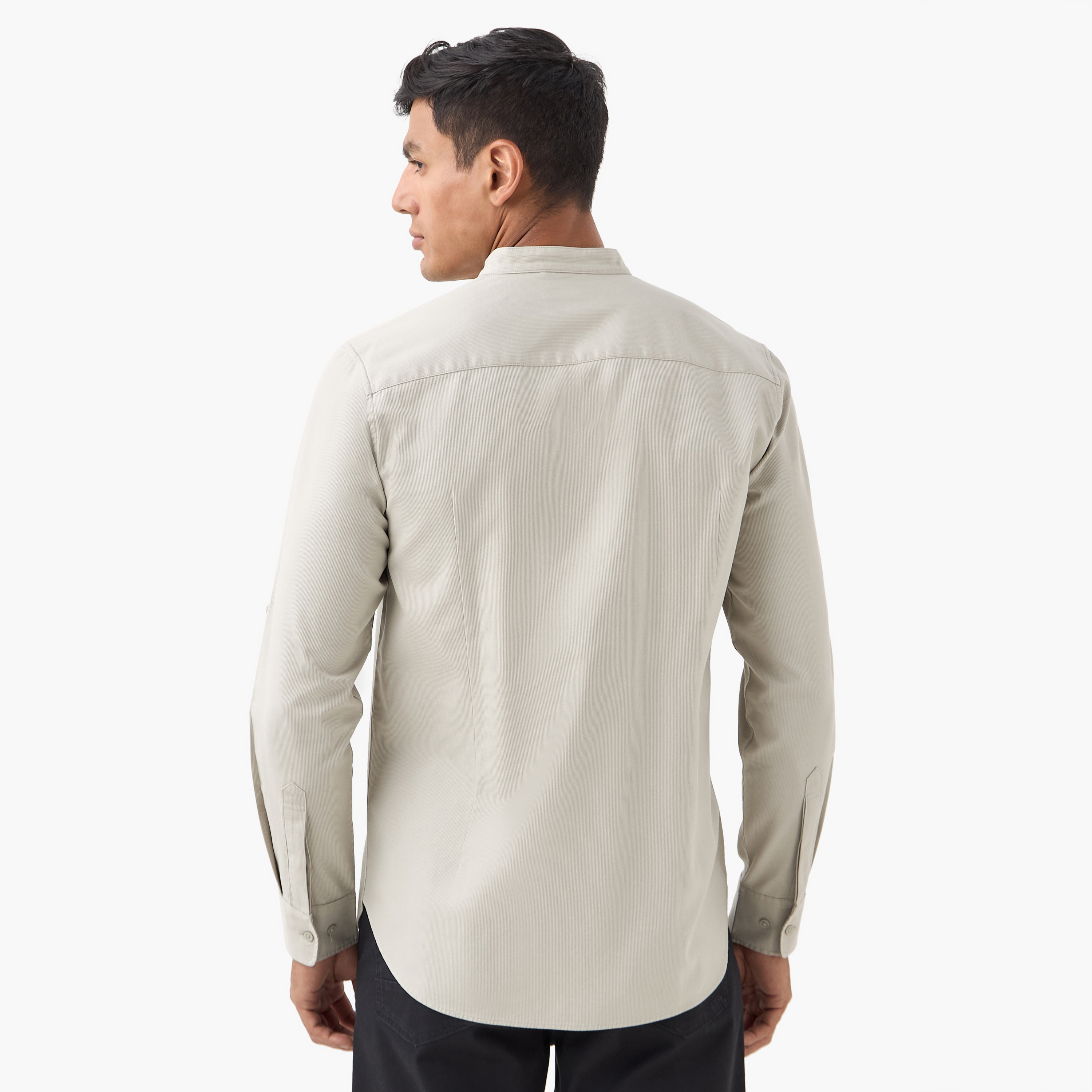 قميص بقصة عادية وياقة ماندارين وأكمام طويلة-men-clothing-shirts-image-26