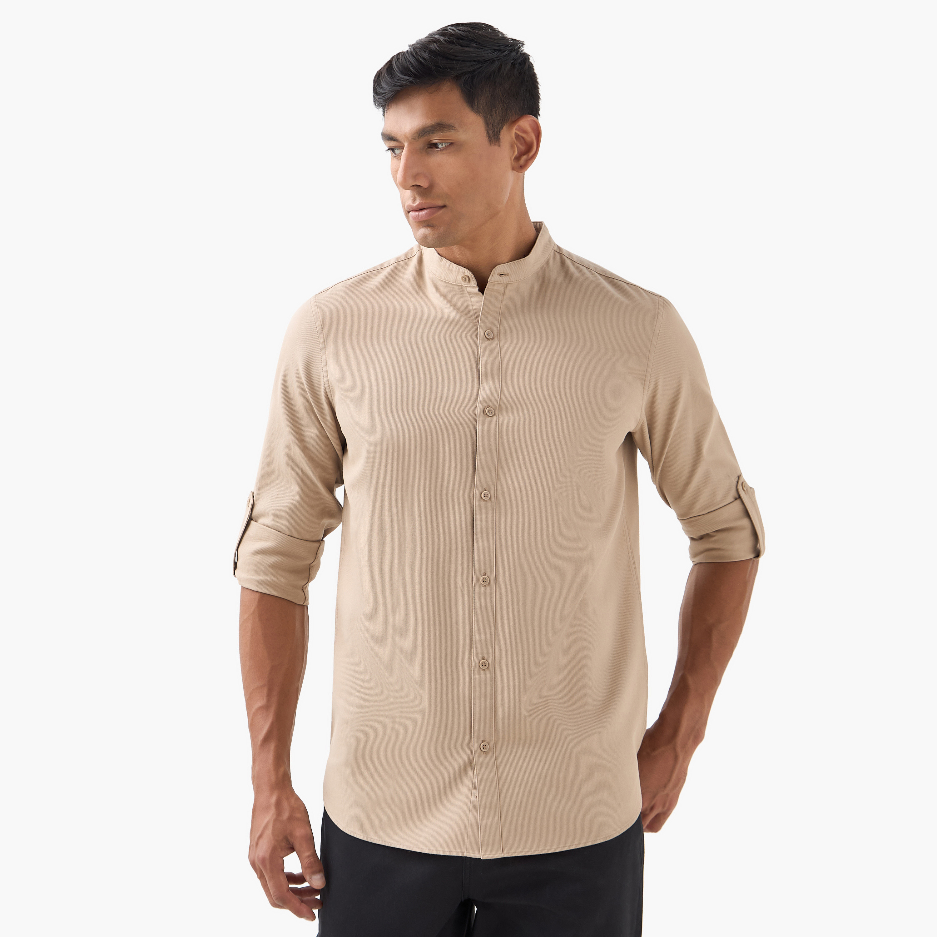 قميص بقصة عادية وياقة ماندارين وأكمام طويلة-men-clothing-shirts-image-18