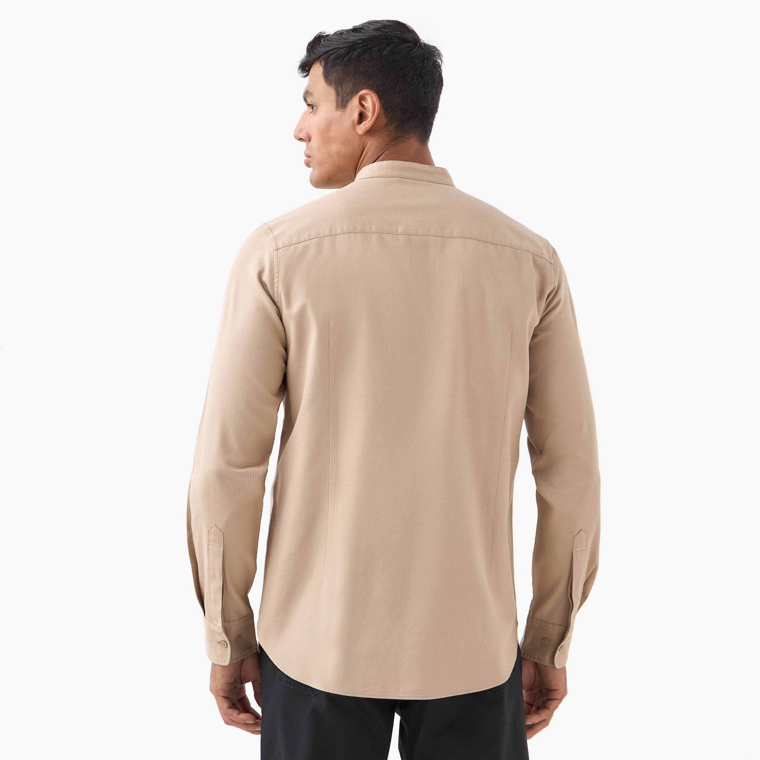 قميص بقصة عادية وياقة ماندارين وأكمام طويلة-men-clothing-shirts-image-20