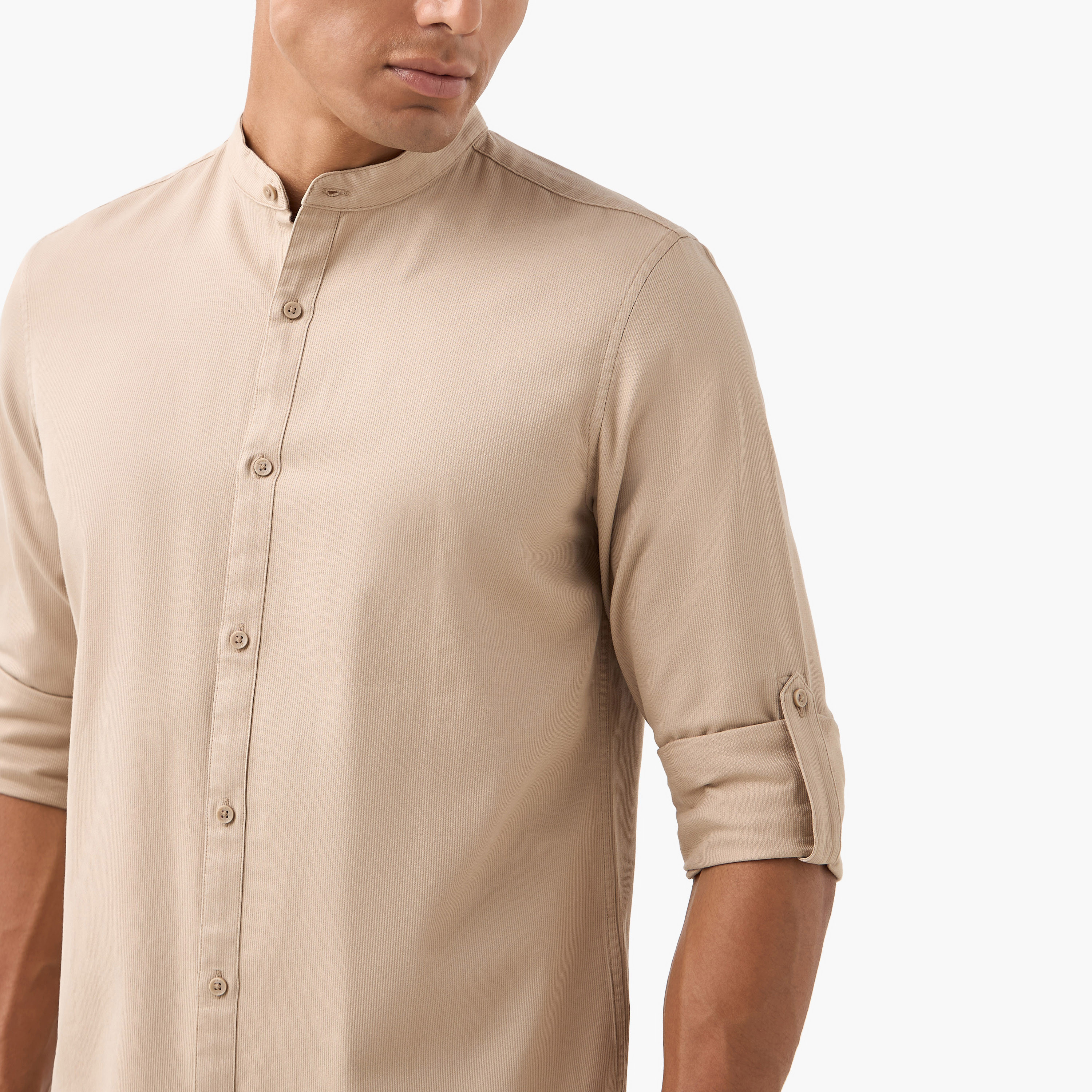 قميص بقصة عادية وياقة ماندارين وأكمام طويلة-men-clothing-shirts-image-21