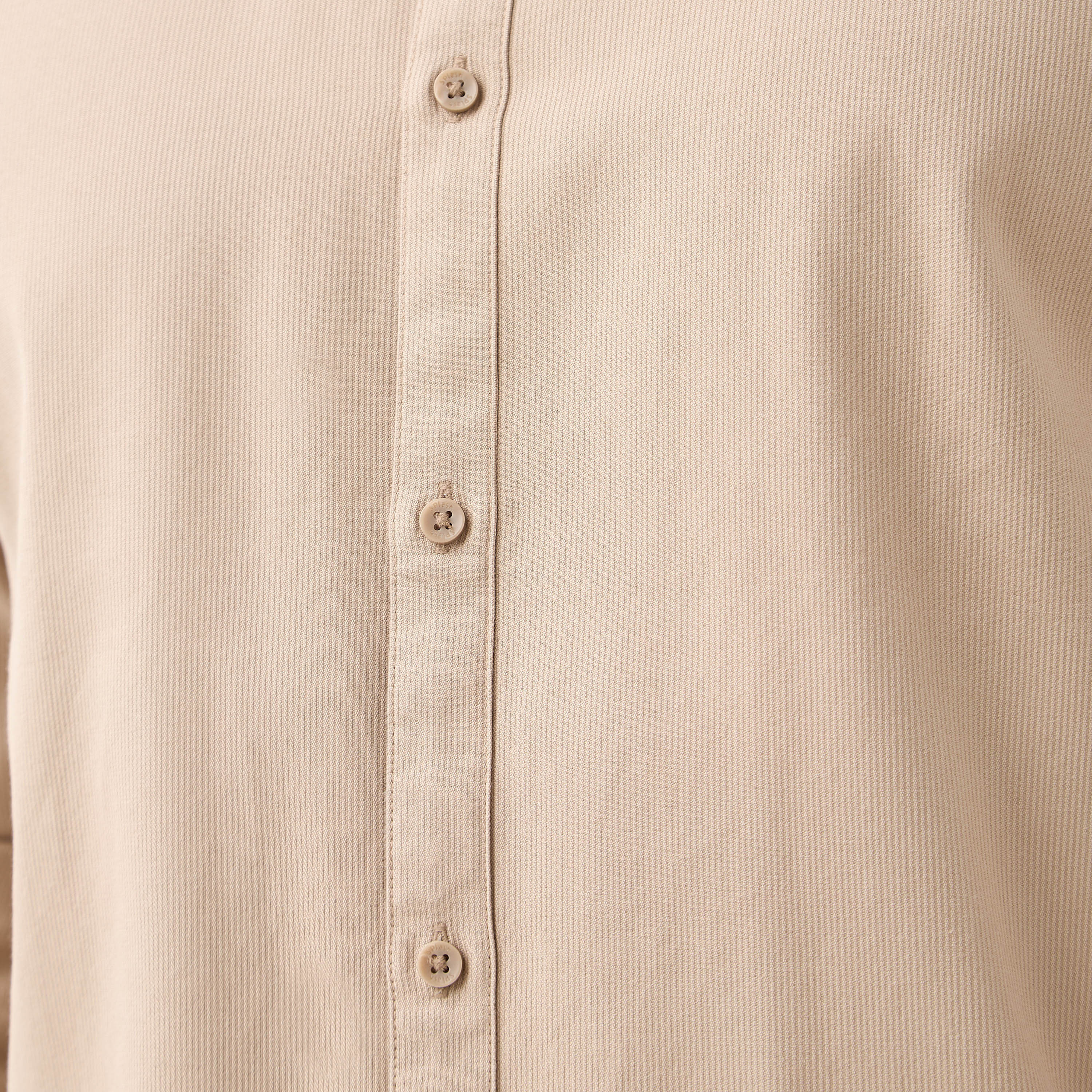 قميص بقصة عادية وياقة ماندارين وأكمام طويلة-men-clothing-shirts-image-23