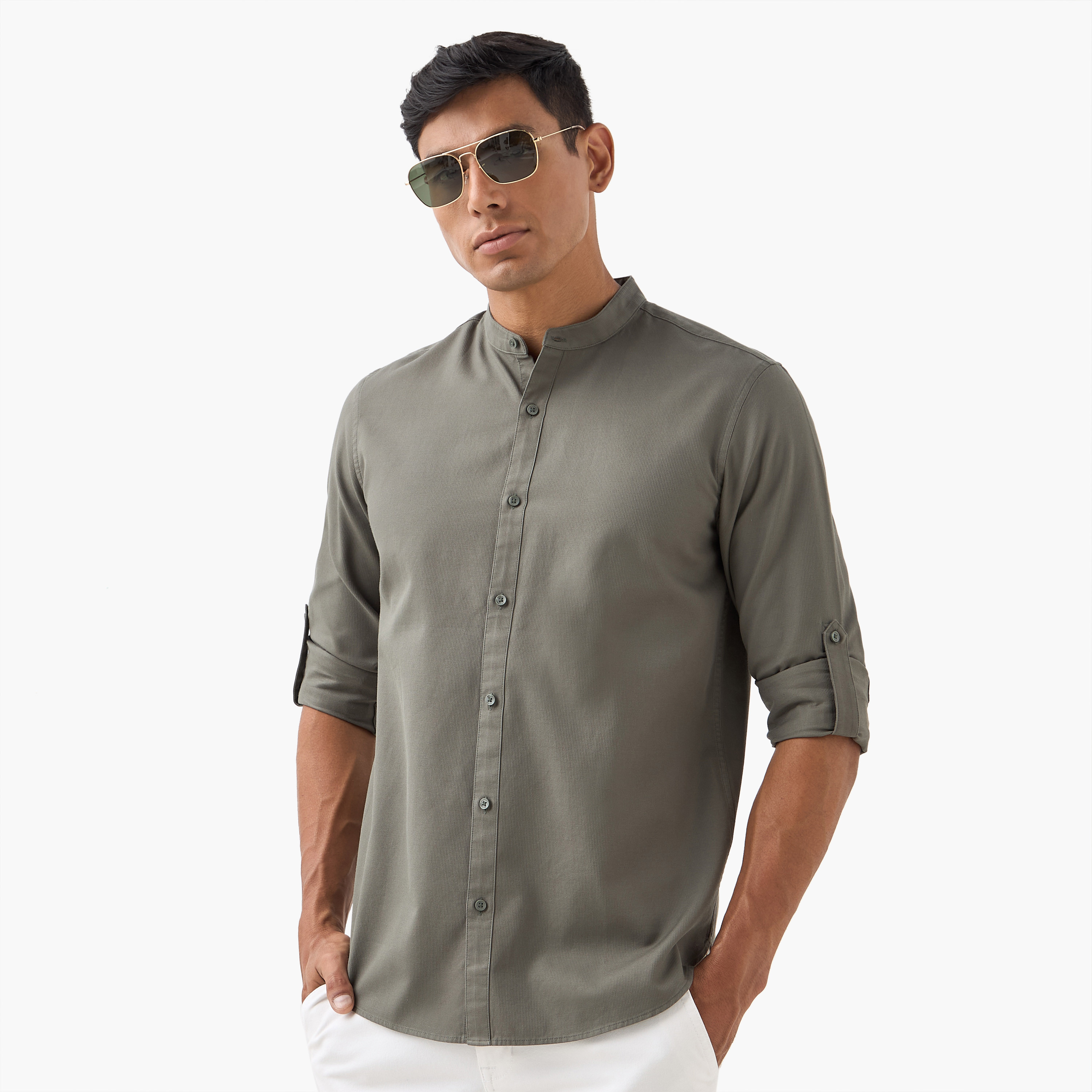 قميص بقصة عادية وياقة ماندارين وأكمام طويلة-men-clothing-shirts-image-1