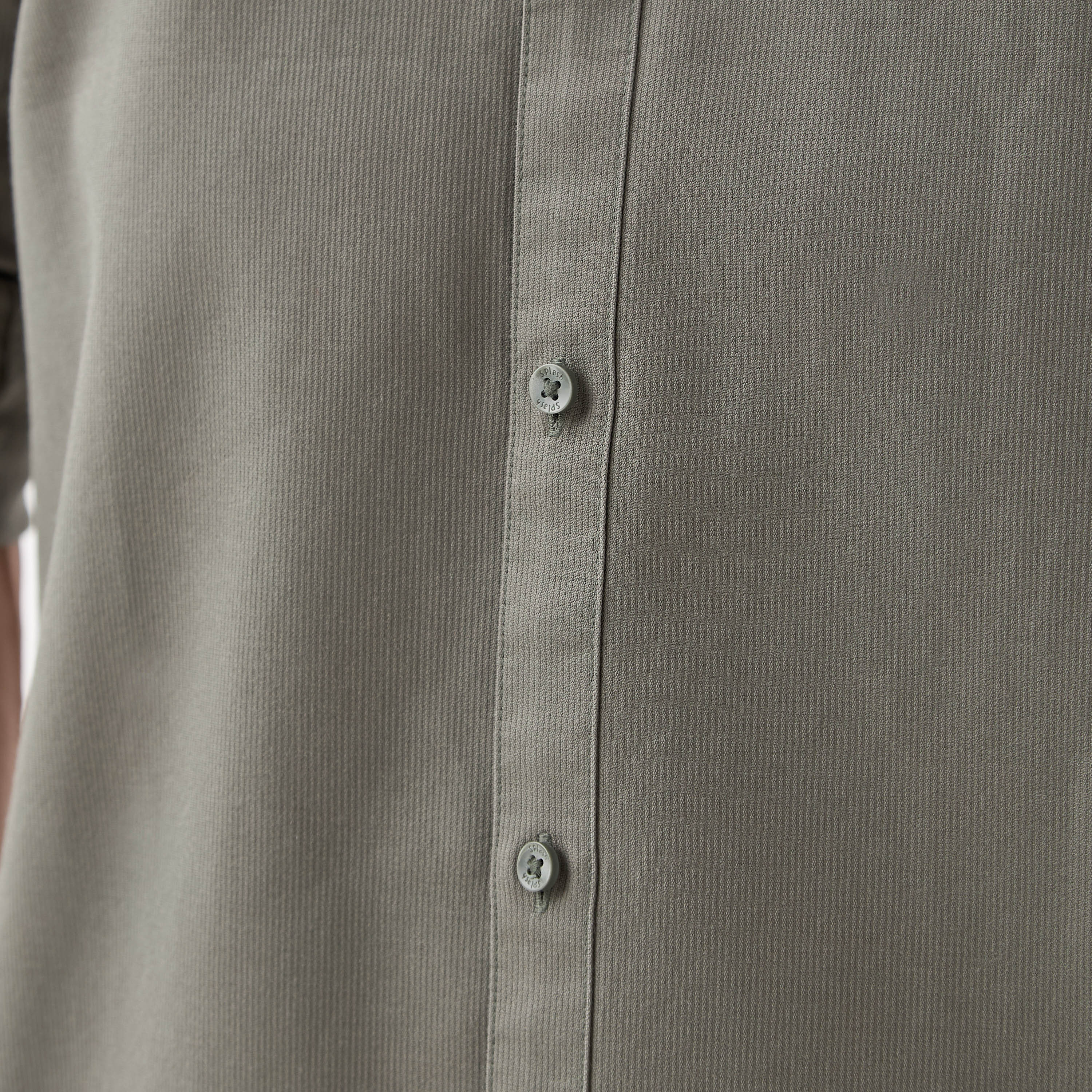 قميص بقصة عادية وياقة ماندارين وأكمام طويلة-men-clothing-shirts-image-6