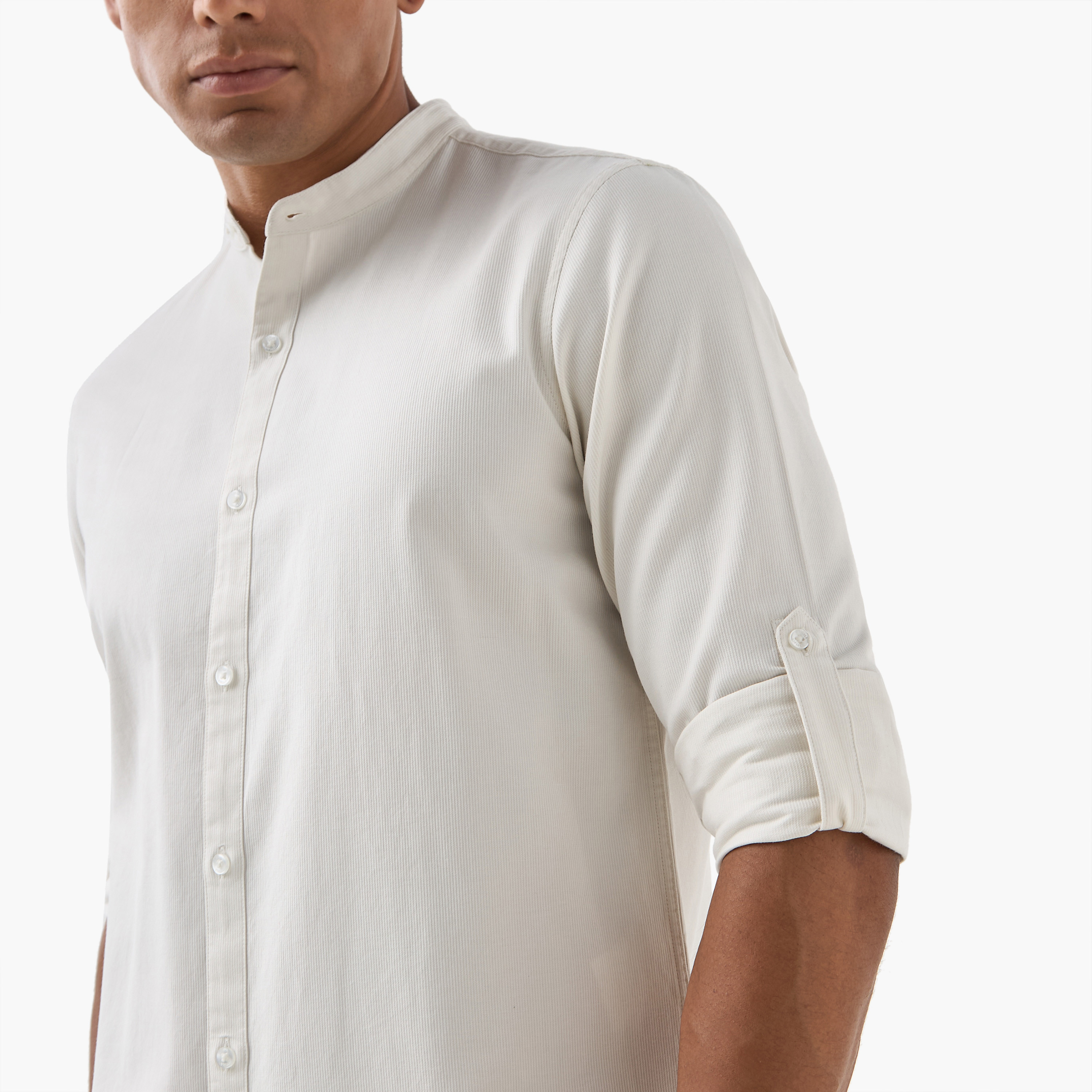 قميص بقصة عادية وياقة ماندارين وأكمام طويلة-men-clothing-shirts-image-39