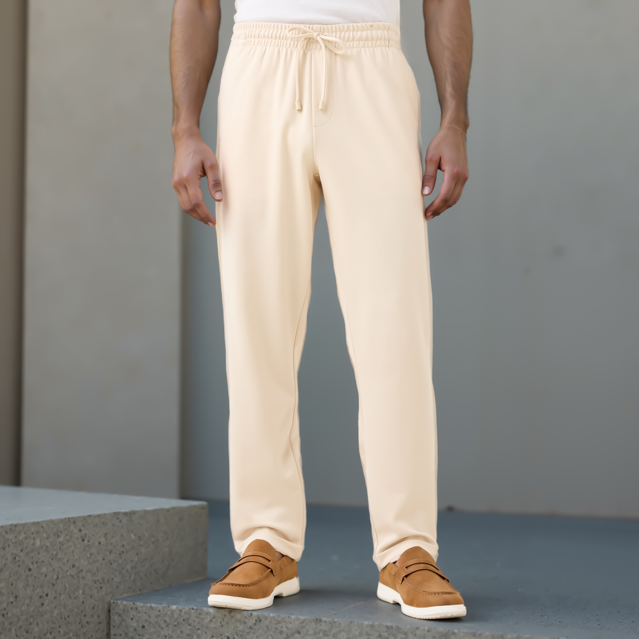 بنطلون بيكيه بقصّة سليم وخصر مطاطي وجيوب-men-clothing-bottoms-joggers-image-18