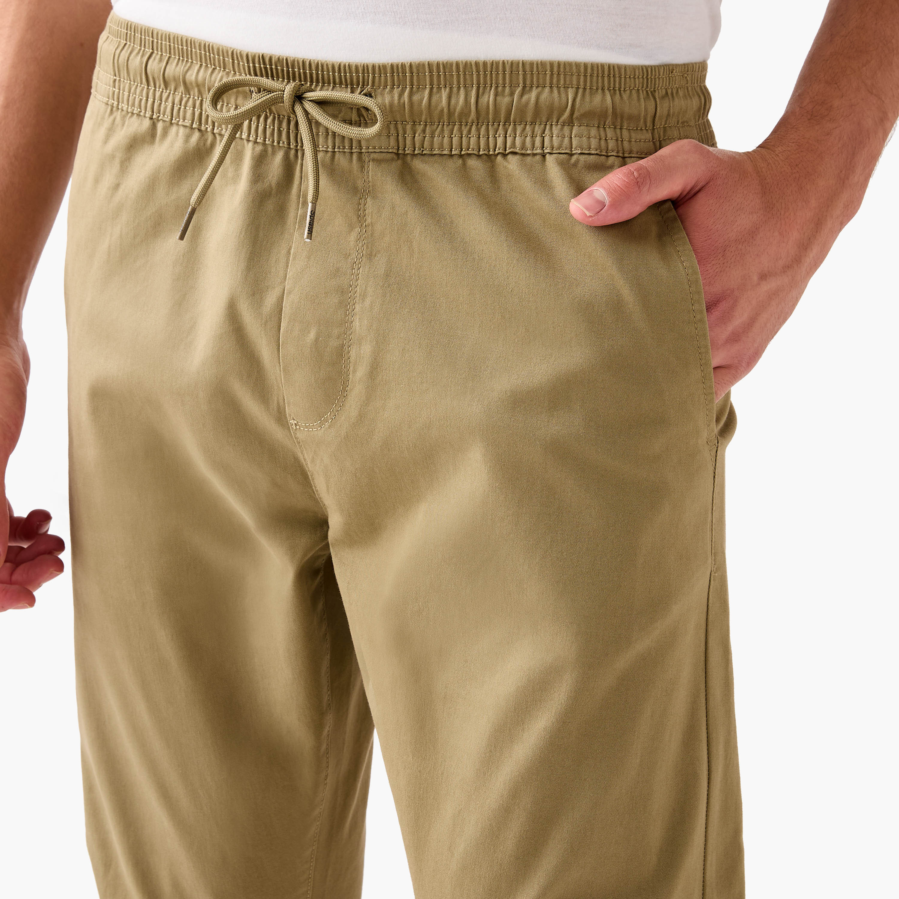 بنطلون رياضي بقصّة سليم وخصر مطاطي وجيوب-men-clothing-bottoms-joggers-image-4