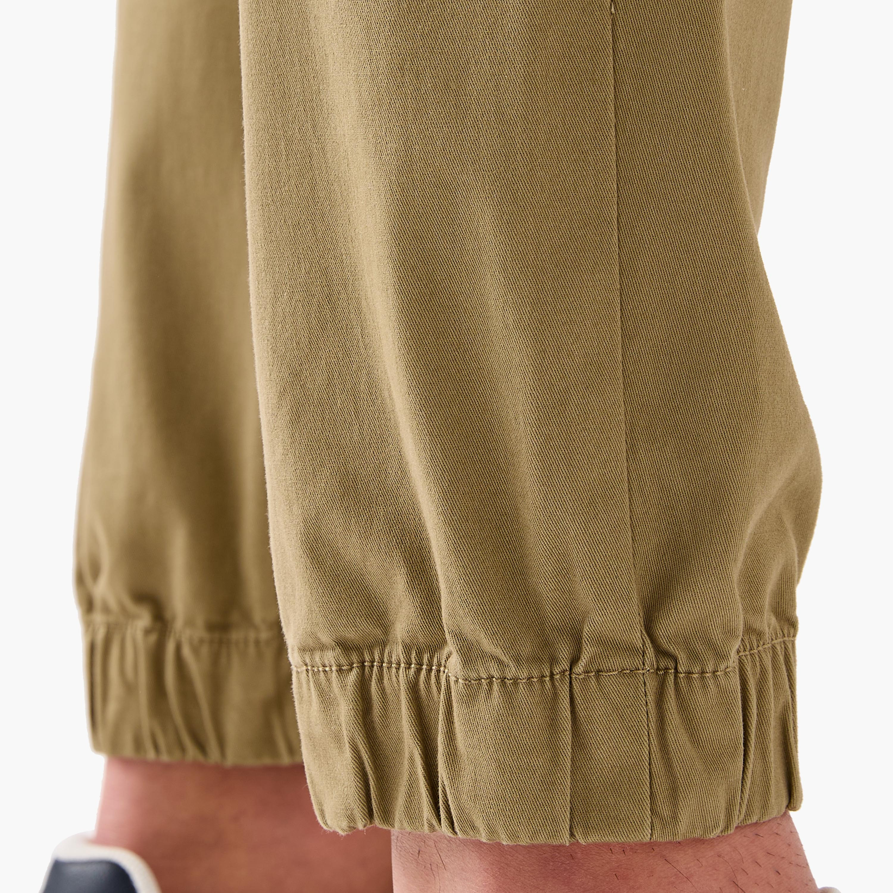 بنطلون رياضي بقصّة سليم وخصر مطاطي وجيوب-men-clothing-bottoms-joggers-image-5
