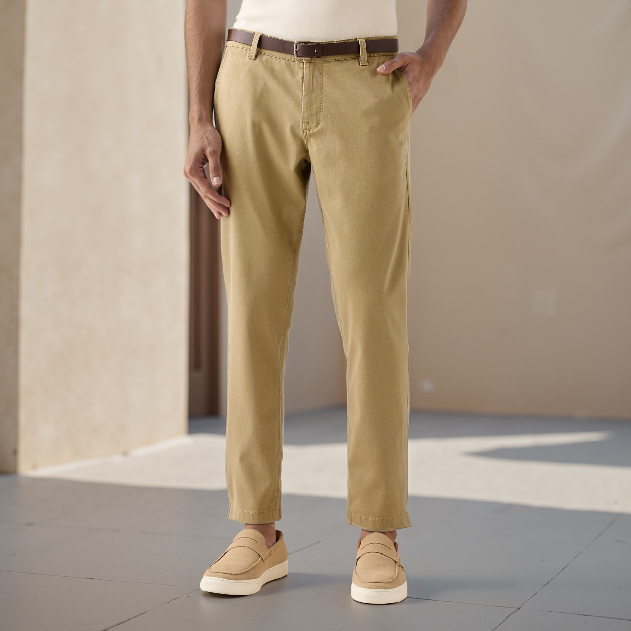 بنطلون تشينو بقصة سليم وحزام وجيوب-men-clothing-bottoms-trousersandchinos-chinos-image-5