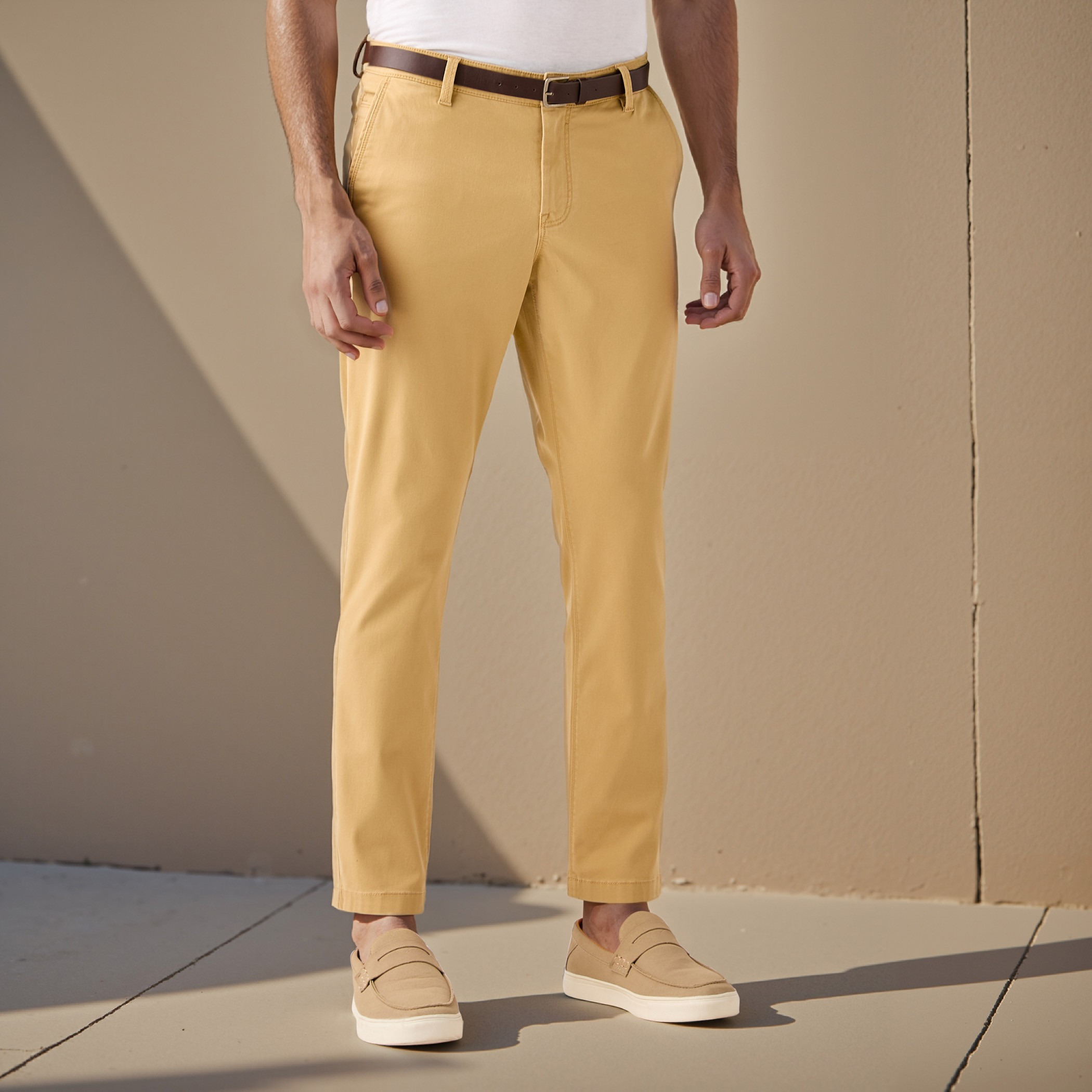 بنطلون تشينو بقصة سليم وحزام وجيوب-men-clothing-bottoms-trousersandchinos-chinos-image-5