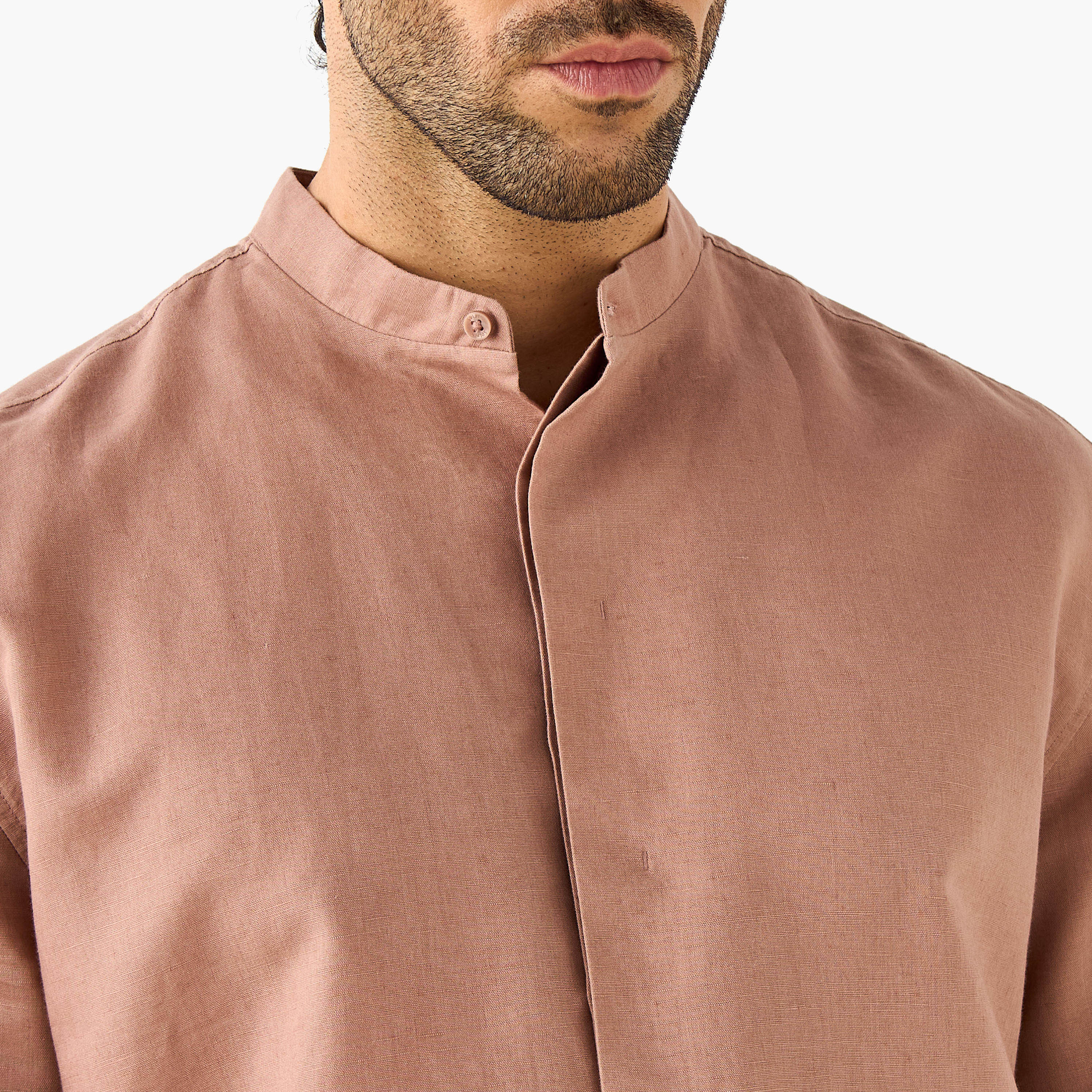 قميص من مزيج الكتان بياقة ماندرين وقصة عادية-men-clothing-shirts-image-4