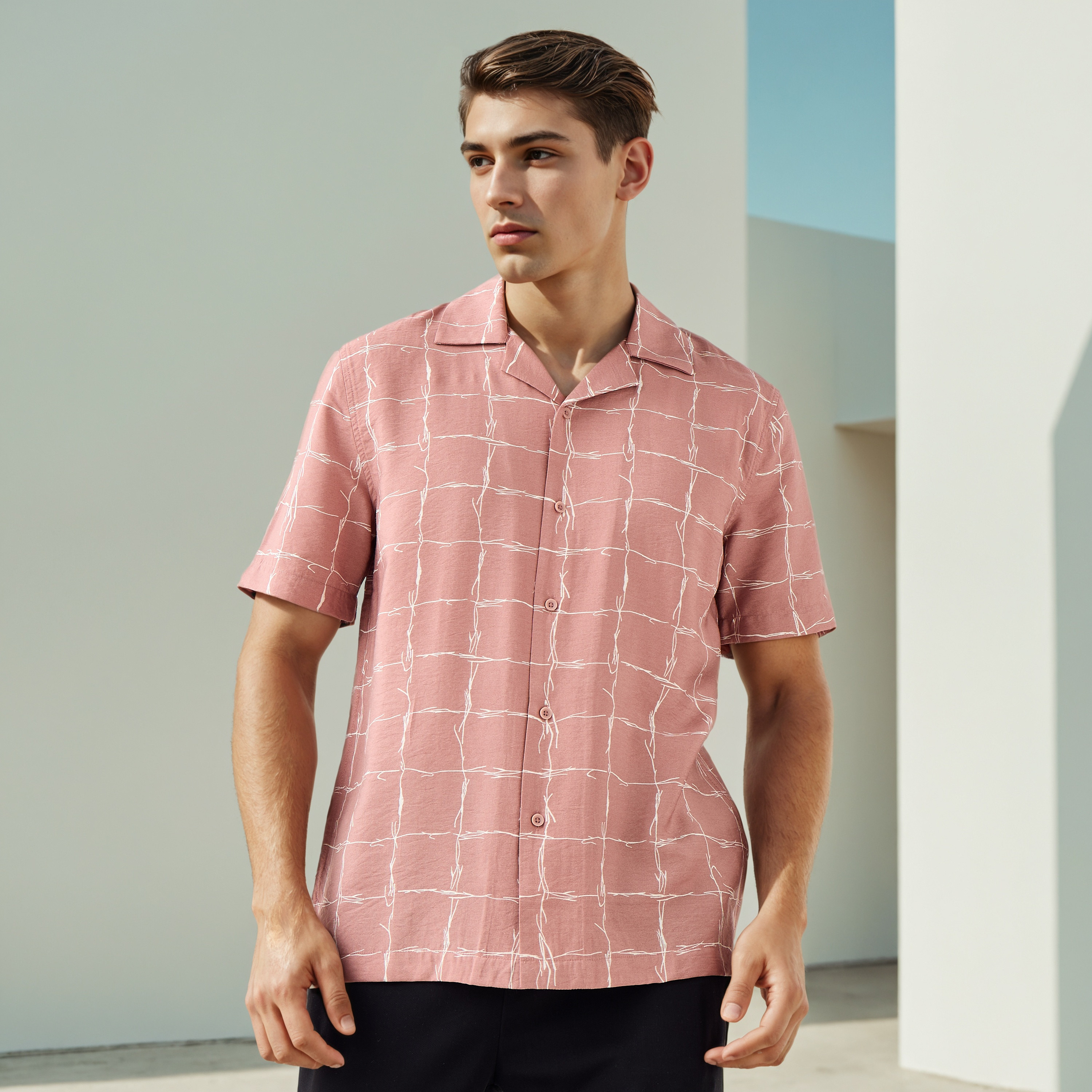 قميص بطبعات وياقة كامب-men-clothing-shirts-image-1