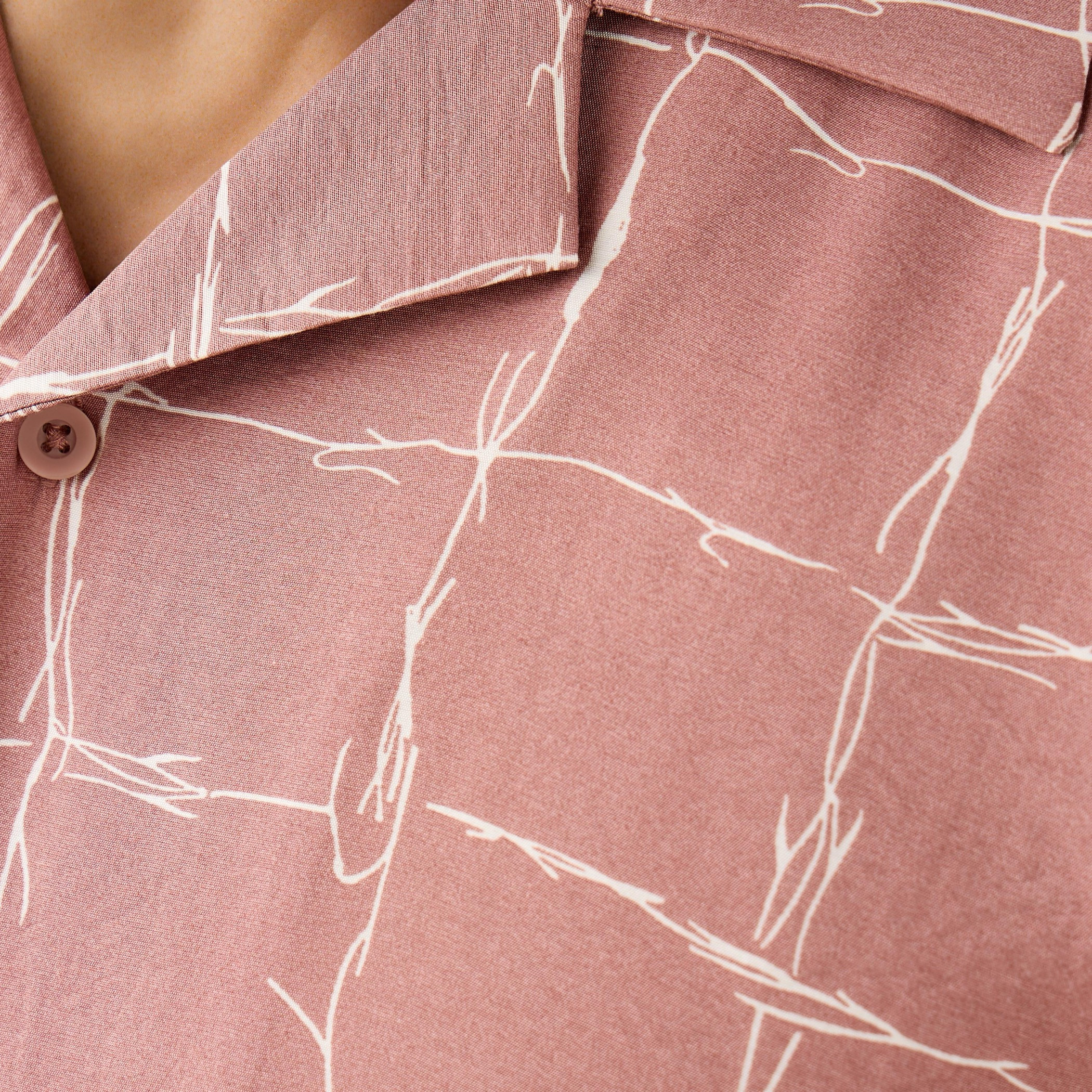 قميص بطبعات وياقة كامب-men-clothing-shirts-image-5