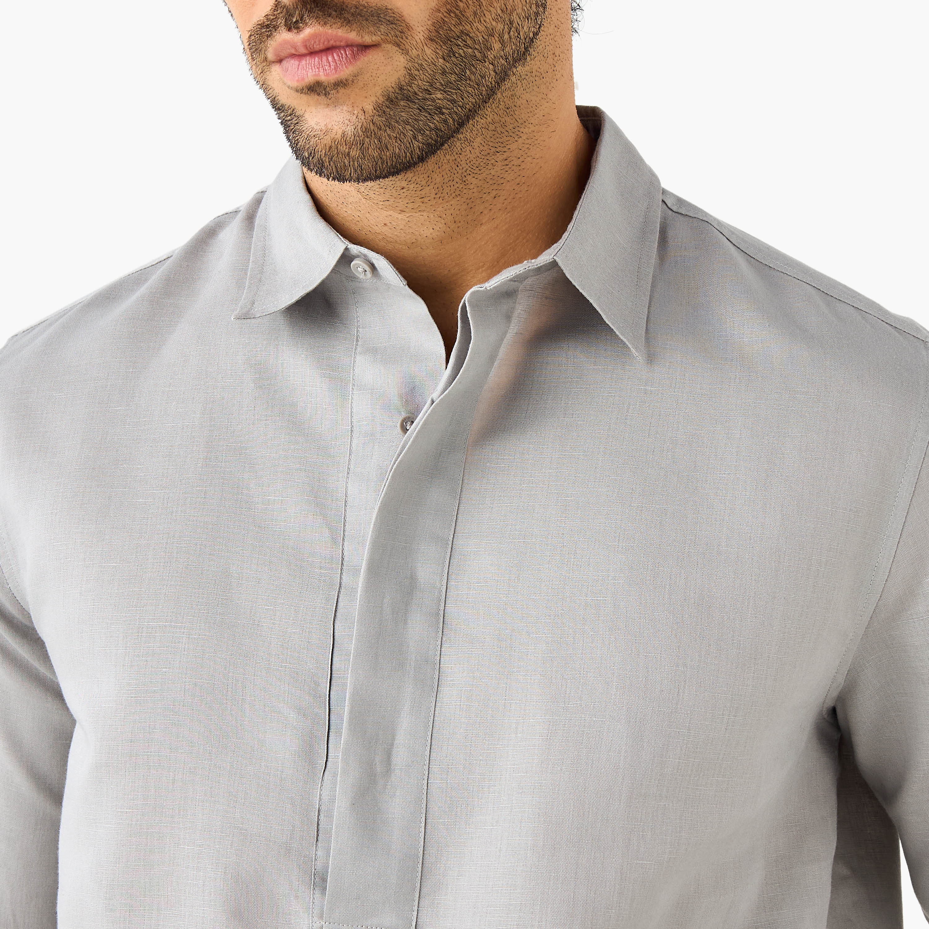 قميص من مزيج الكتان بقصة عادية ونصف وصلة أزرار-men-clothing-shirts-image-4