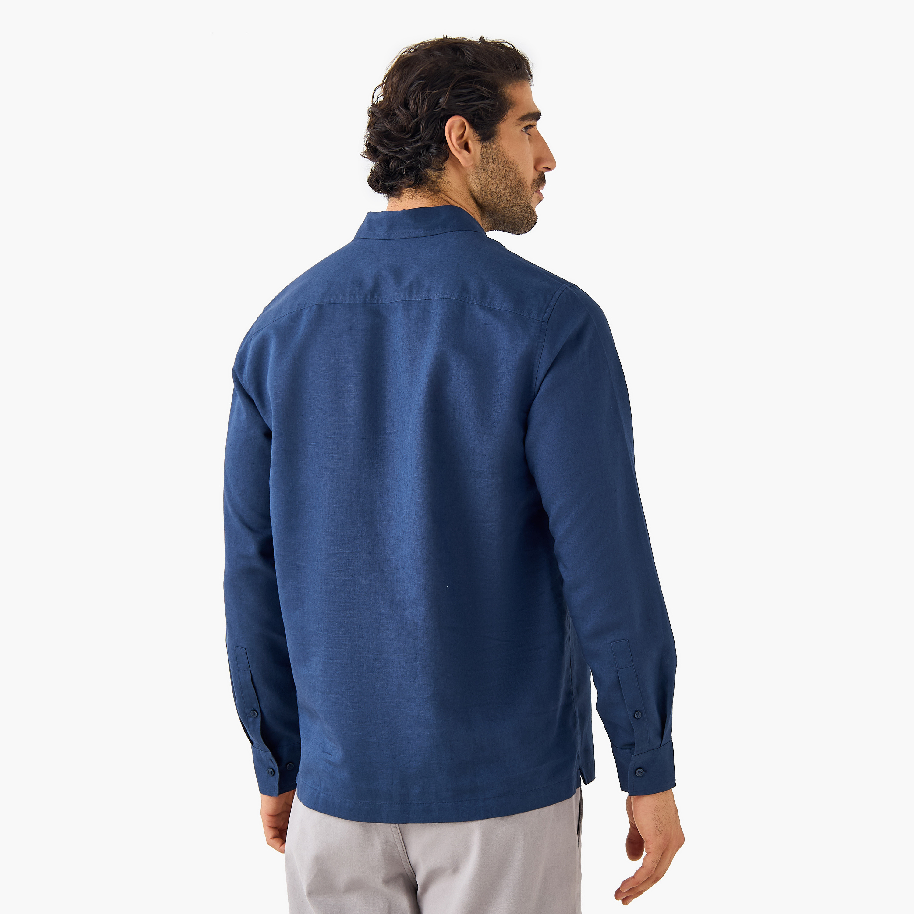 قميص من مزيج الكتان بقصة عادية ونصف وصلة أزرار-men-clothing-shirts-image-3