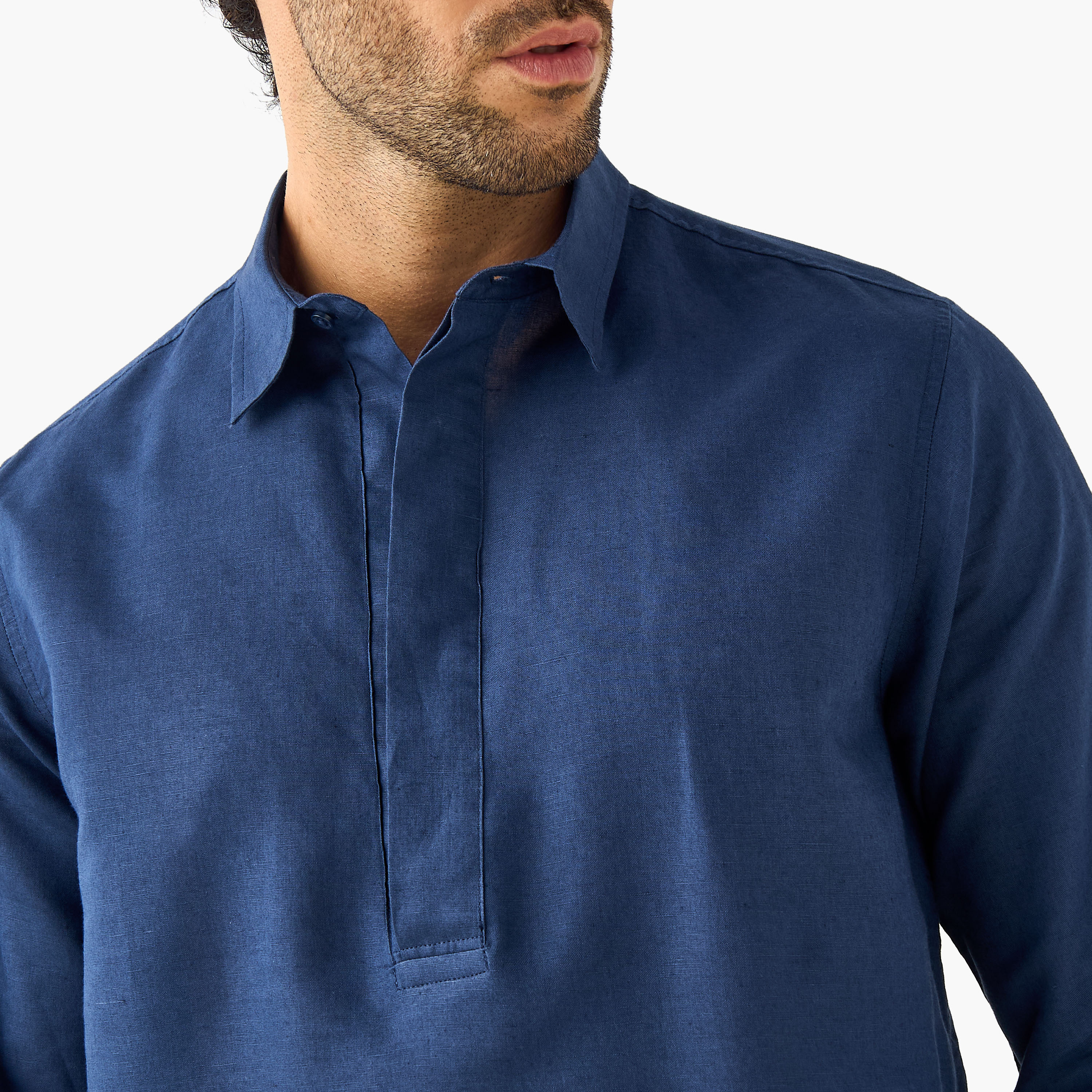 قميص من مزيج الكتان بقصة عادية ونصف وصلة أزرار-men-clothing-shirts-image-4