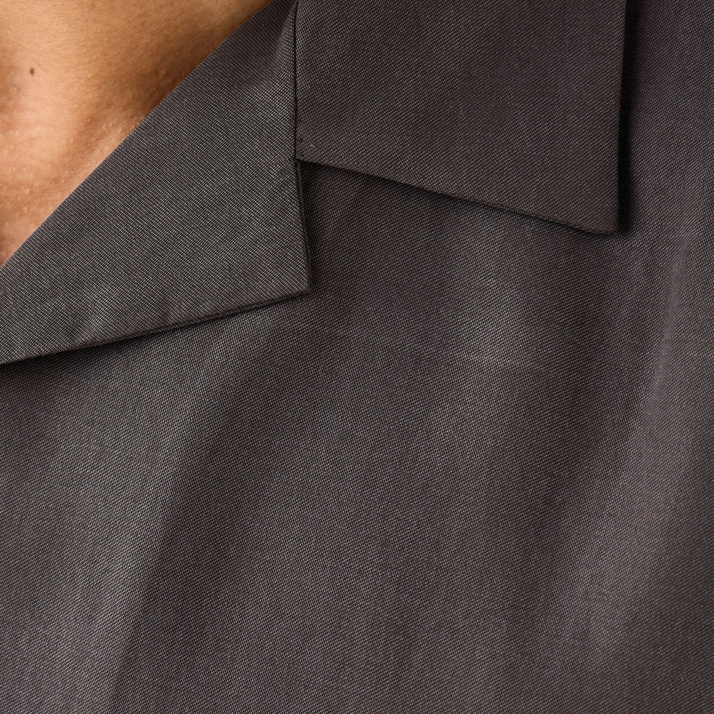 قميص بياقة ريزورت وقصّة عادية-men-clothing-shirts-image-5