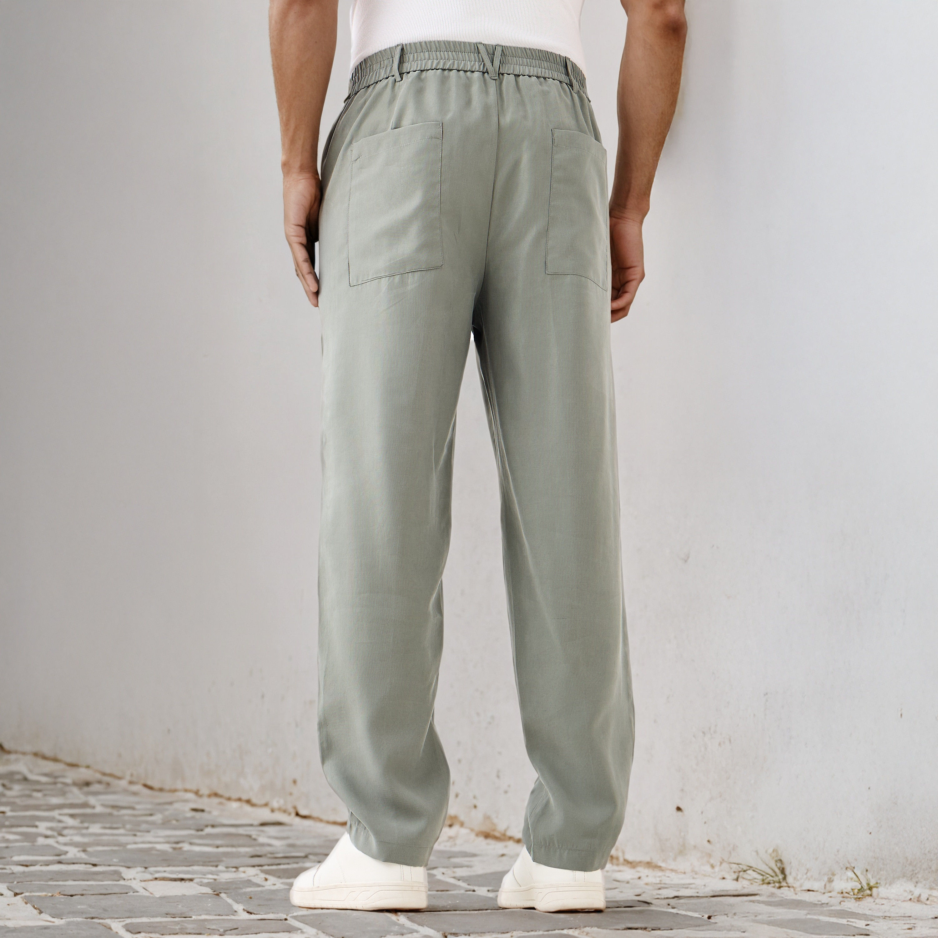 بنطلون بقصة عادية وخصر مرن-men-clothing-bottoms-trousersandchinos-trousers-image-8