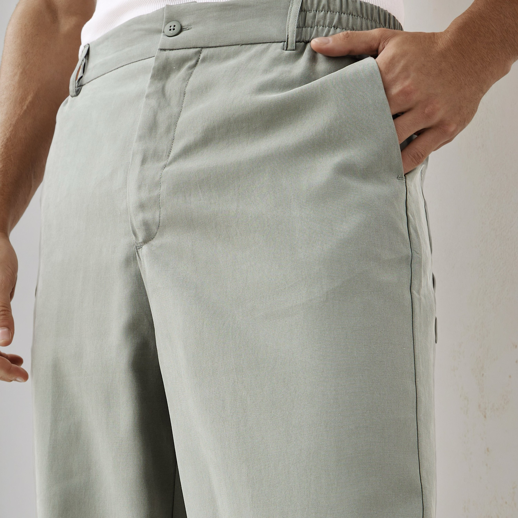 بنطلون بقصة مريحة وخصر مطاطي-men-clothing-bottoms-trousersandchinos-trousers-image-4