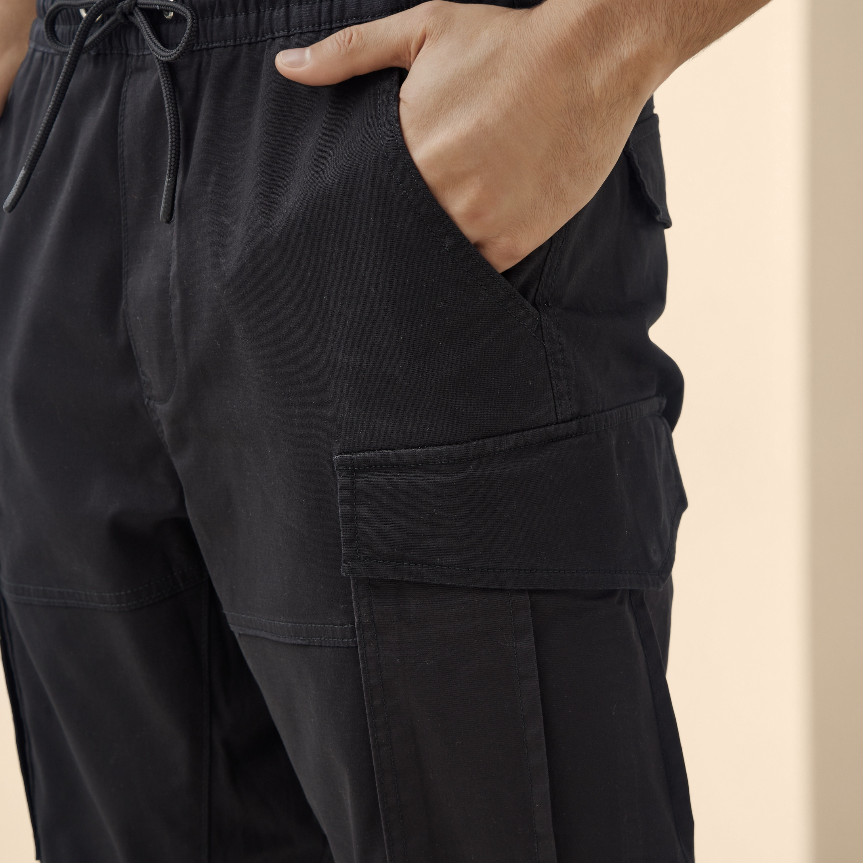 بنطلون رياضي كارجو باجي بجيوب وخصر مطاطي-men-clothing-bottoms-joggers-image-4