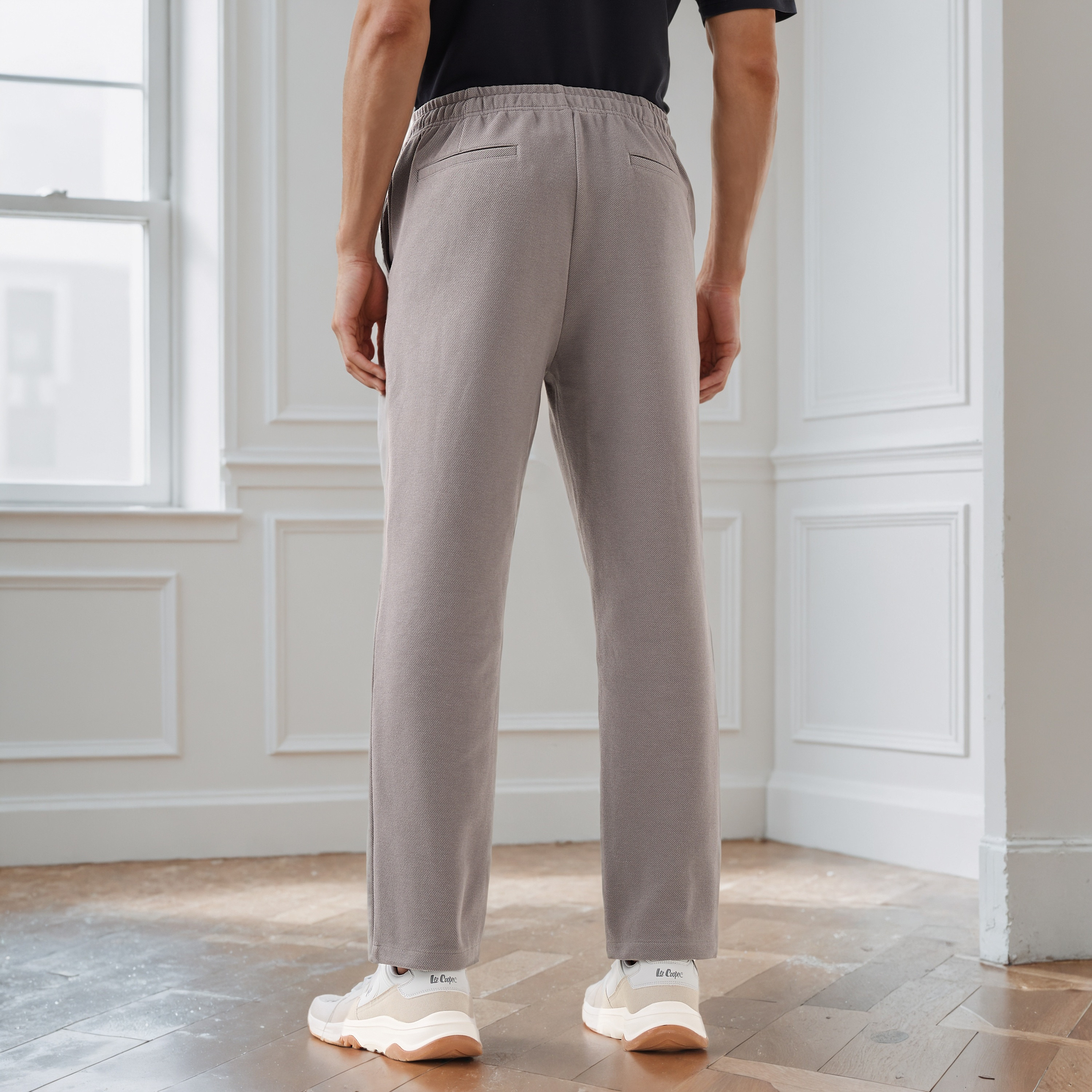 بنطلون رجالي بقصة مريحة وجيوب-men-clothing-bottoms-joggers-image-3