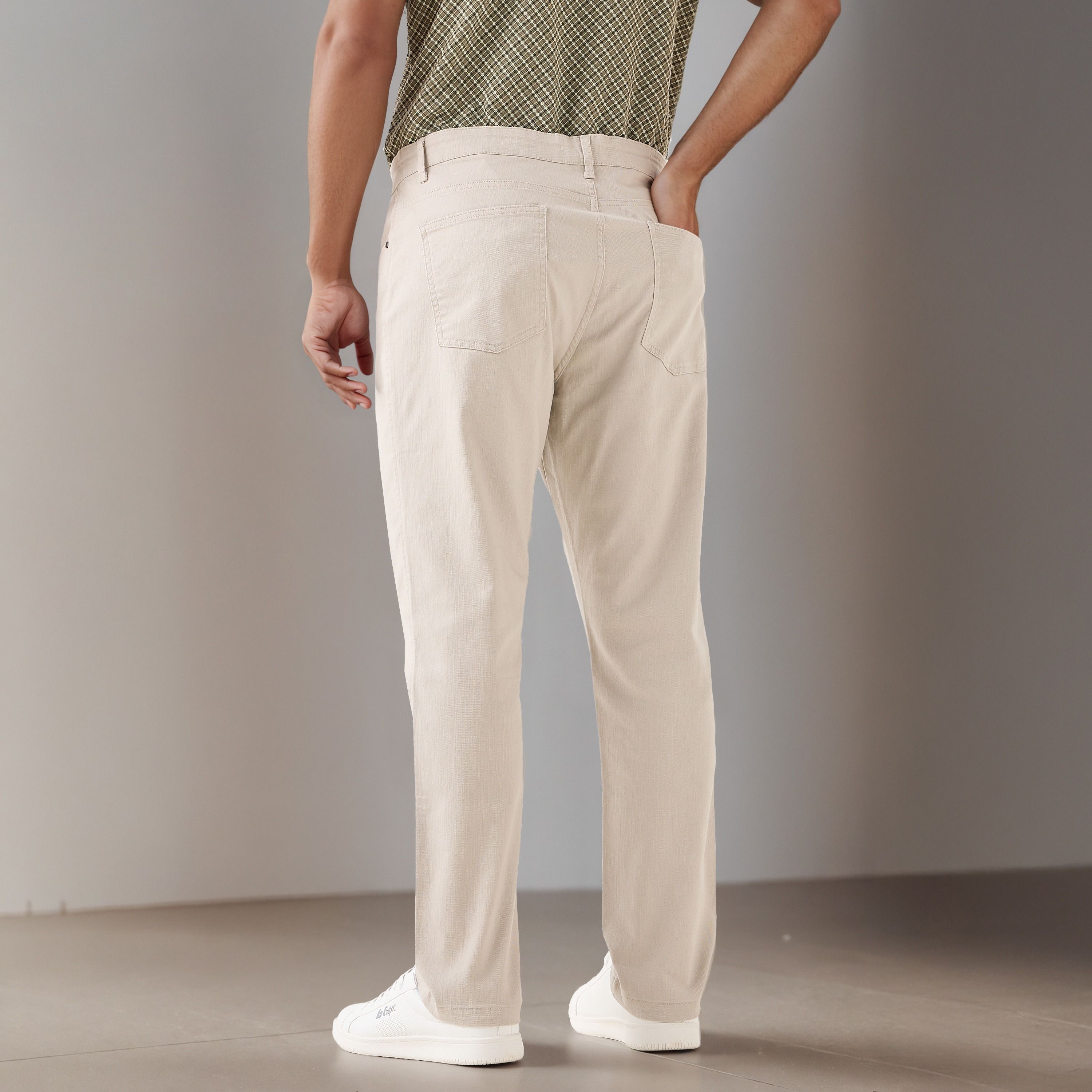 بنطلون بقصة ضيقة-men-clothing-bottoms-trousersandchinos-trousers-image-7