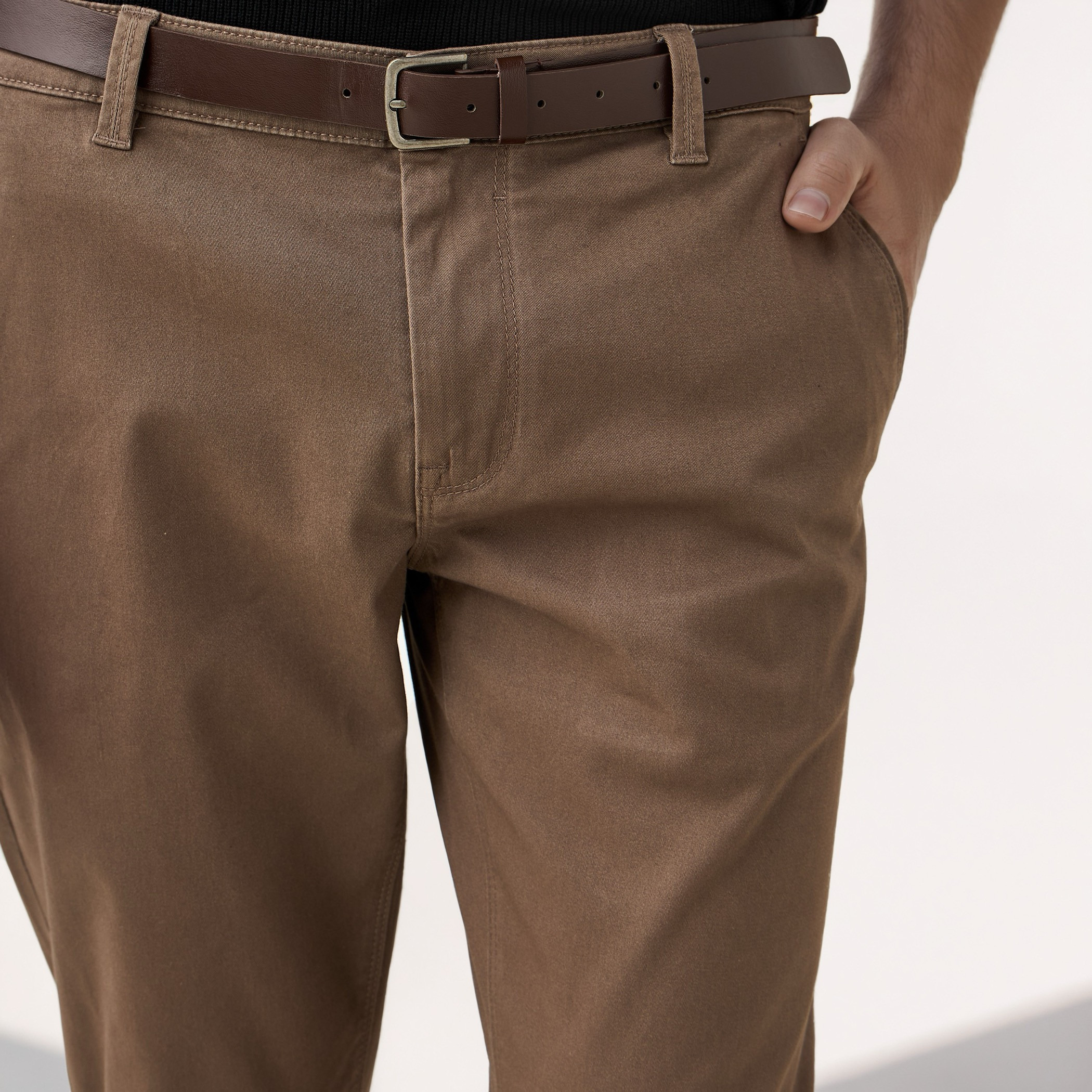 بنطلون تشينو بقصّة سليم وجيوب وحزام-men-clothing-bottoms-trousersandchinos-chinos-image-1