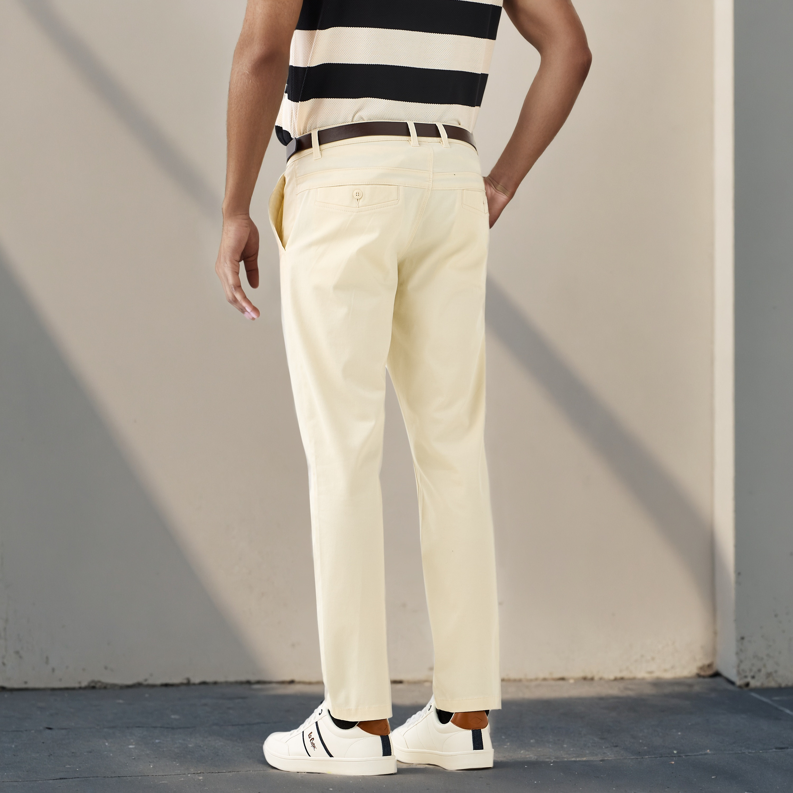 بنطلون تشينو بقصّة سليم وجيوب وحزام-men-clothing-bottoms-trousersandchinos-chinos-image-2