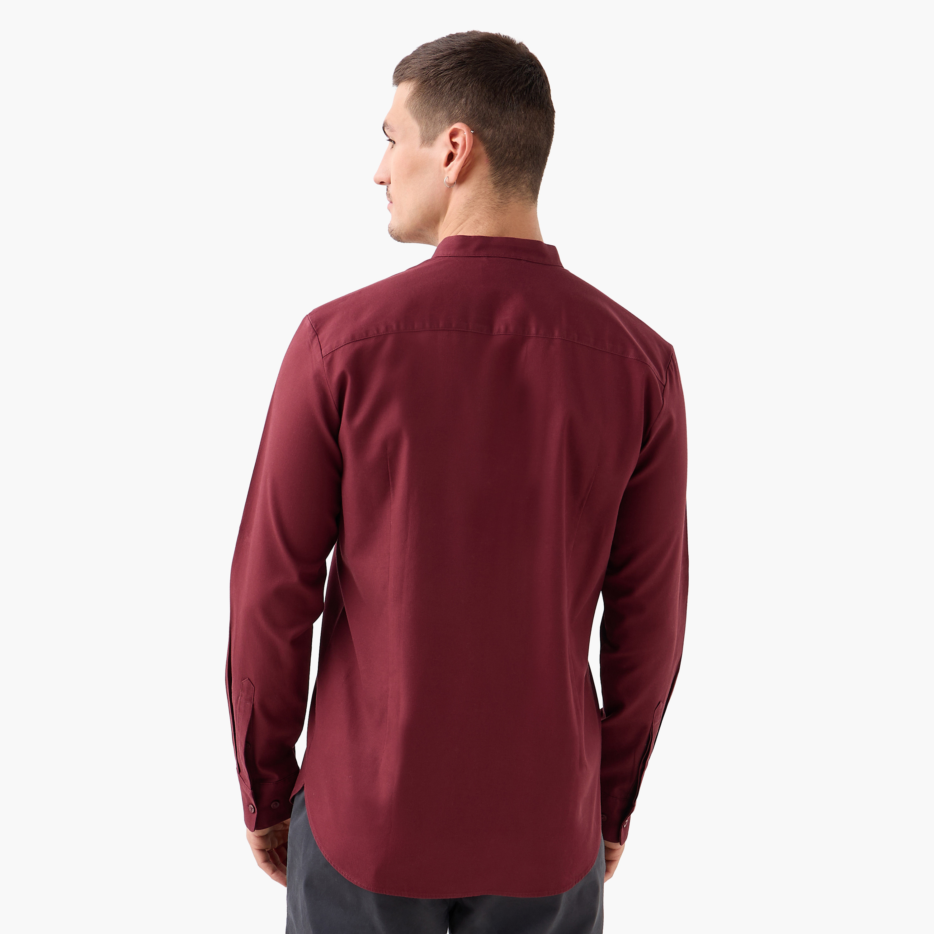 قميص بارز الملمس بياقة ماندرين وقصة عادية-men-clothing-shirts-image-5