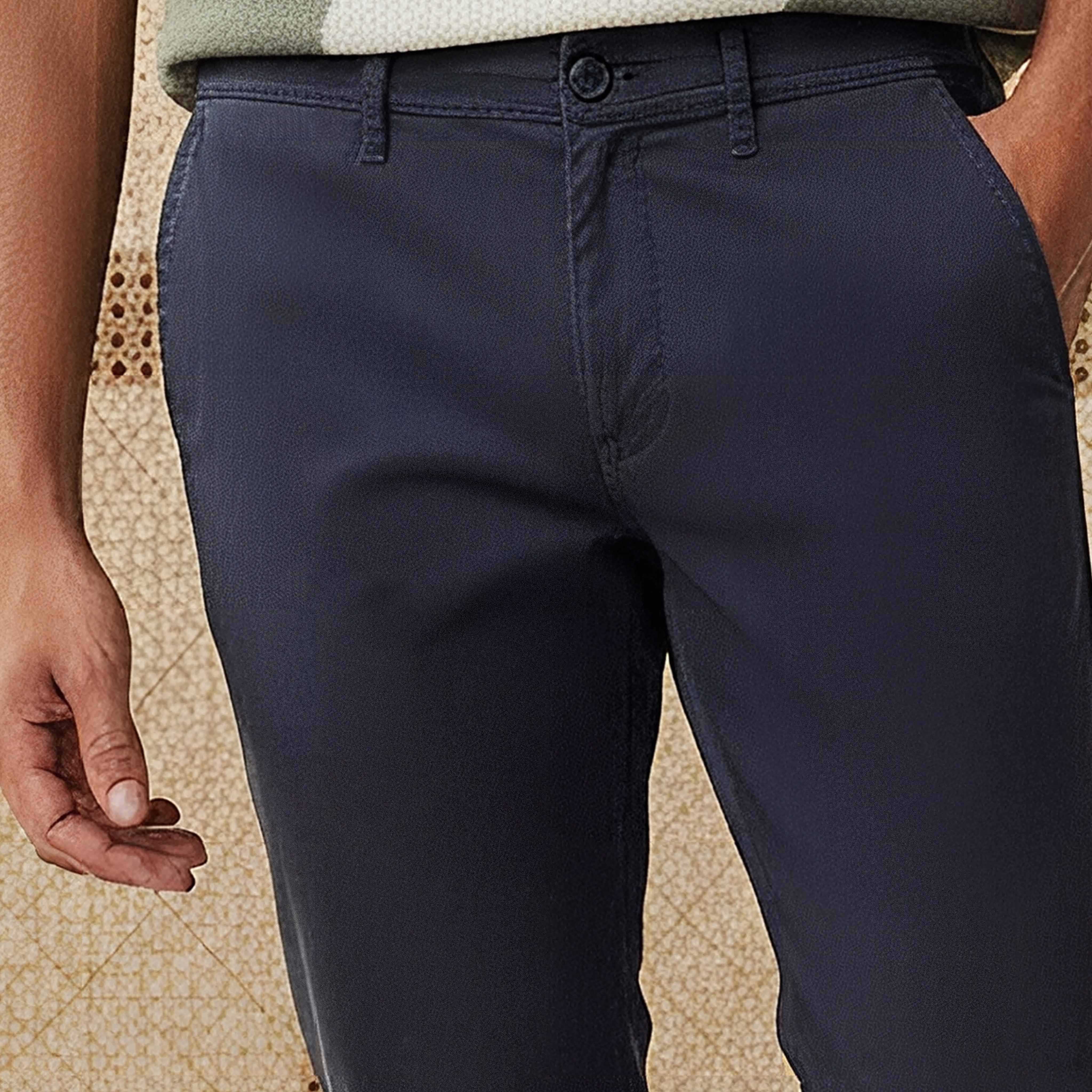 بنطلون تشينو رجالي بقصة ضيقة من مزيج قطني-men-clothing-bottoms-trousersandchinos-chinos-image-2