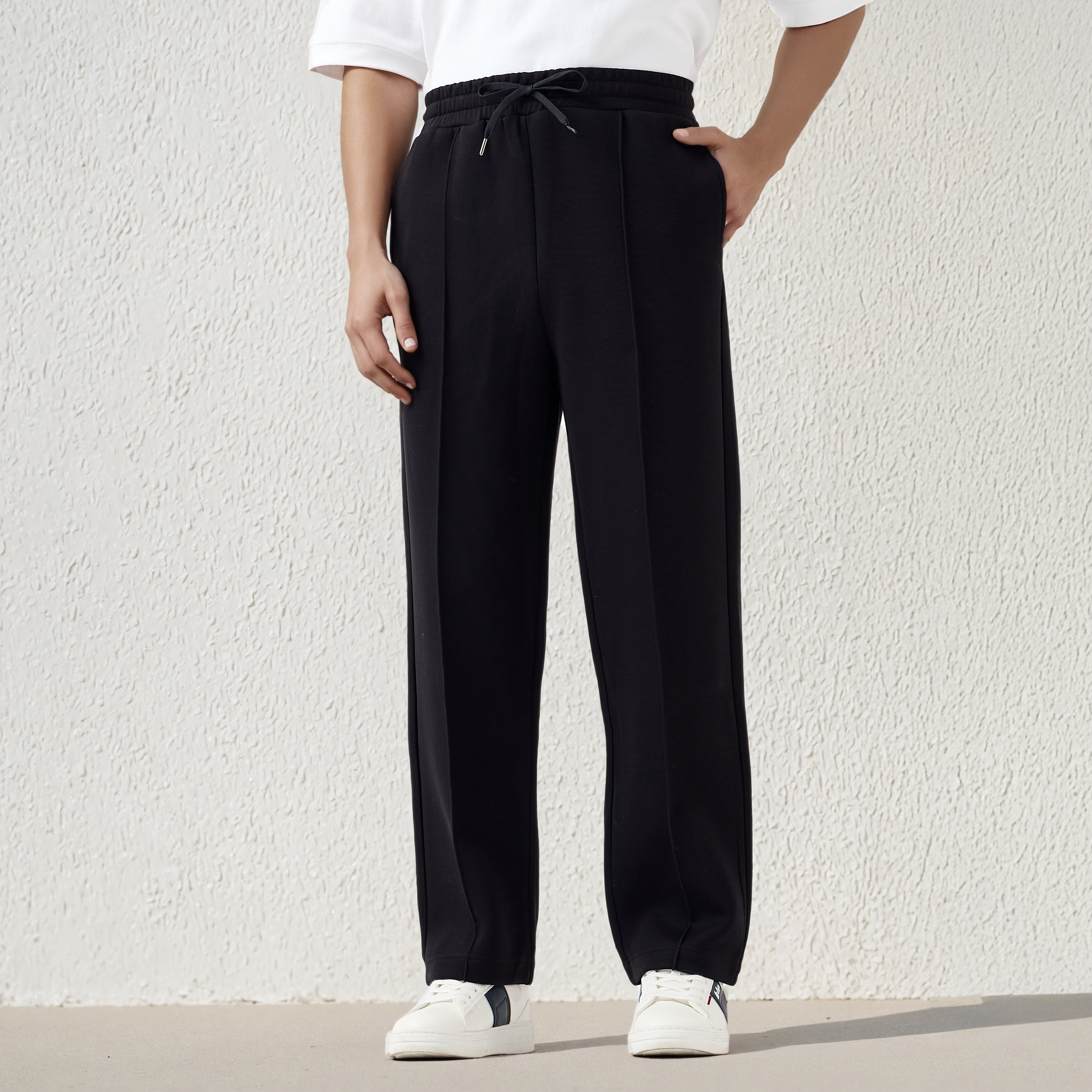 بنطلون رياضي بقصّة عادية وخصر مطاطي للرجال من الإمبراطور-men-clothing-sportswearandactivewear-bottoms-joggers-image-1