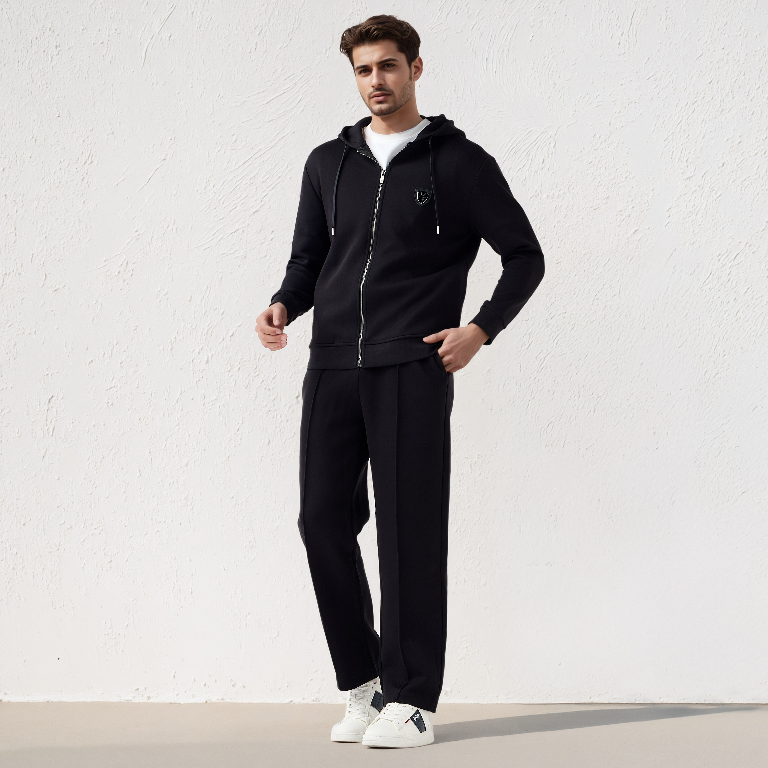 بنطلون رياضي بقصّة عادية وخصر مطاطي للرجال من الإمبراطور-men-clothing-sportswearandactivewear-bottoms-joggers-image-2