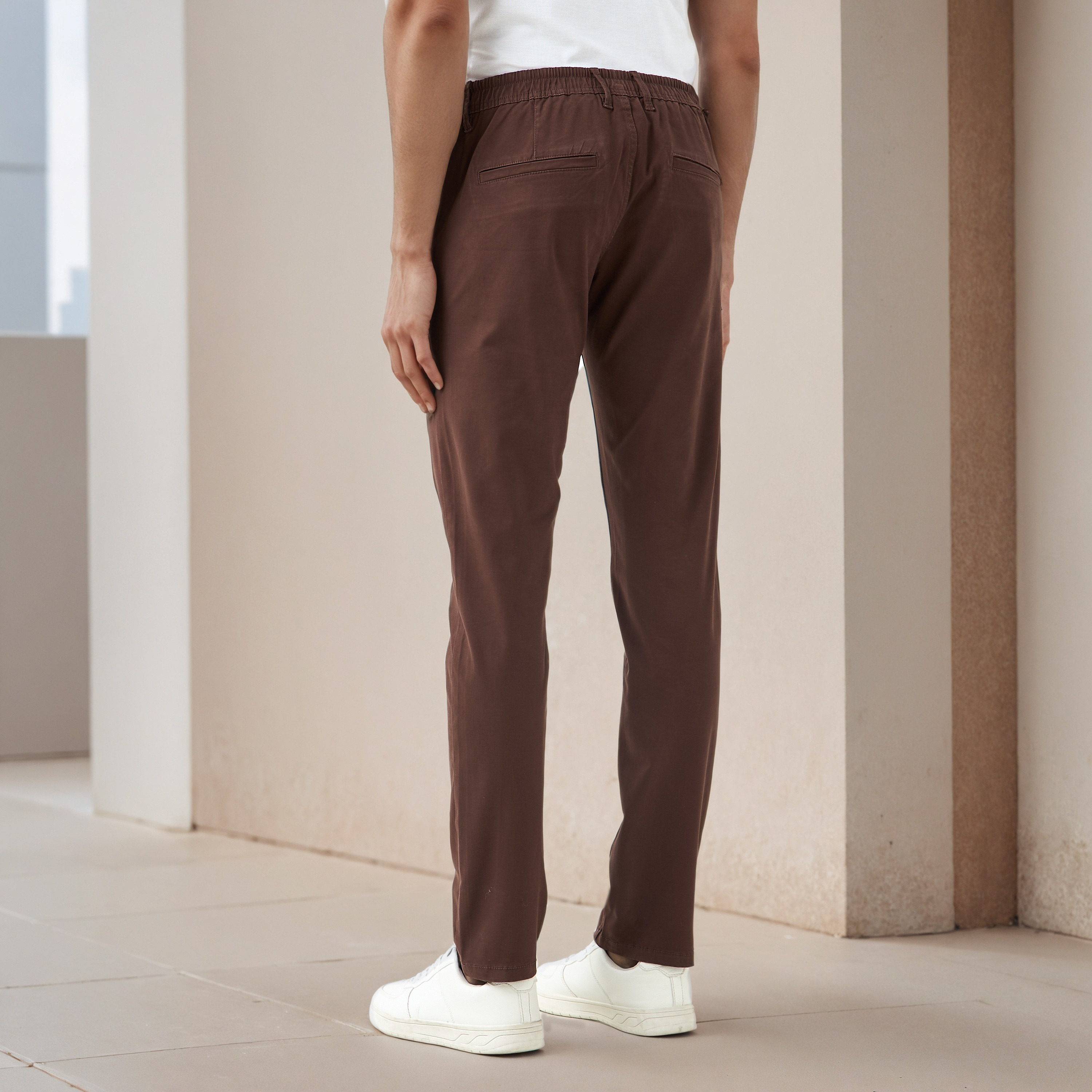 بنطلون شينو بقصة ضيقة ومقاوم للتجاعيد للرجال-men-clothing-bottoms-trousersandchinos-chinos-image-2