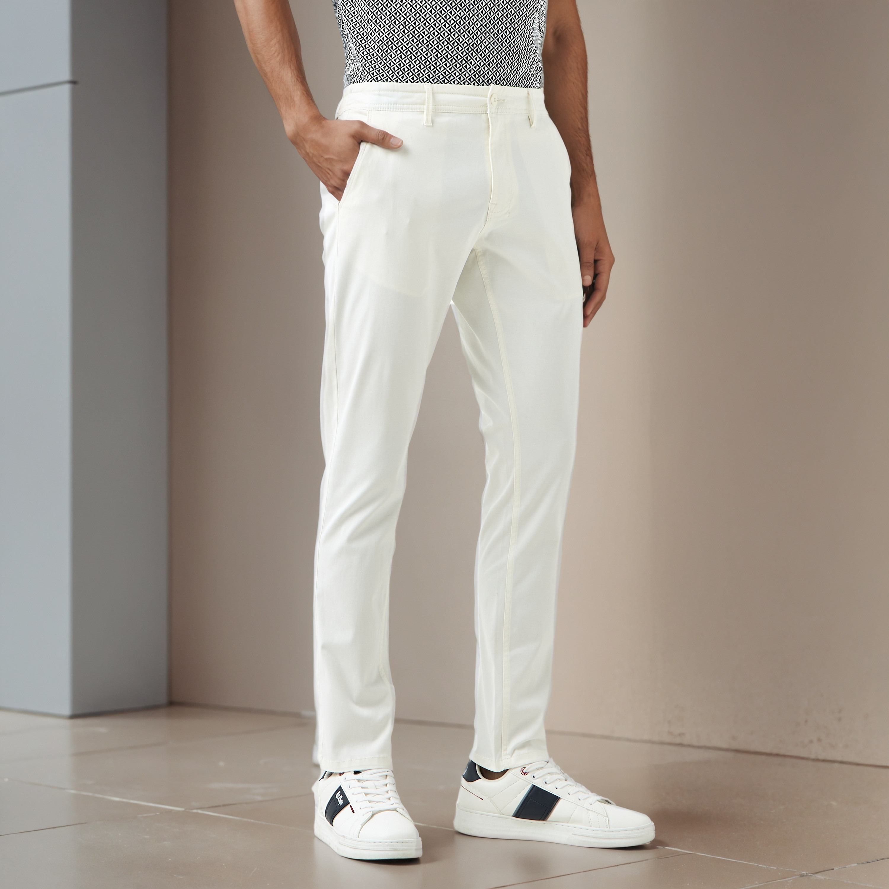 بنطلون شينو بقصة ضيقة ومقاوم للتجاعيد للرجال-men-clothing-bottoms-trousersandchinos-chinos-image-4
