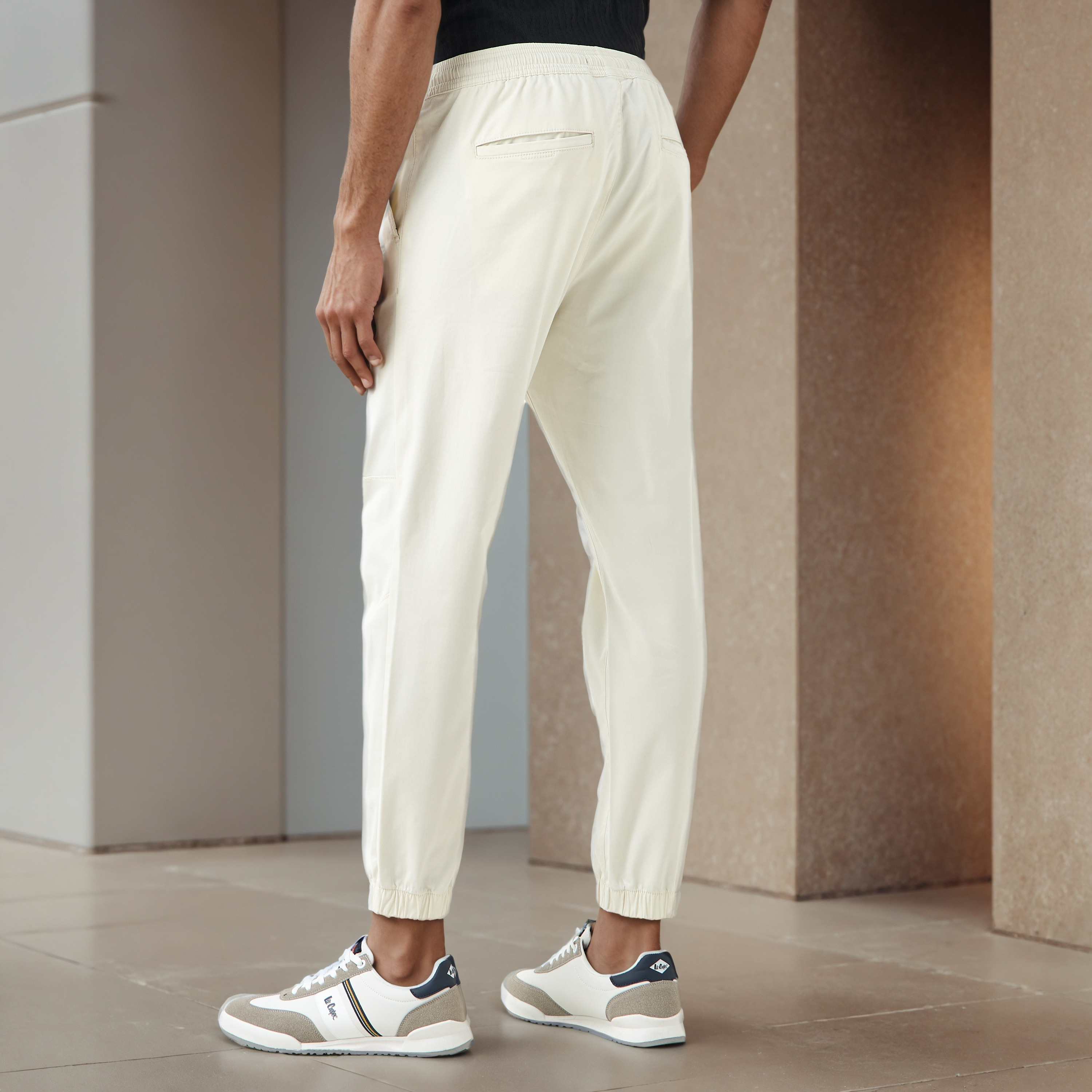 بنطلون رياضي رجالي بقصة ضيقة وخصر مرن-men-clothing-bottoms-joggers-image-11