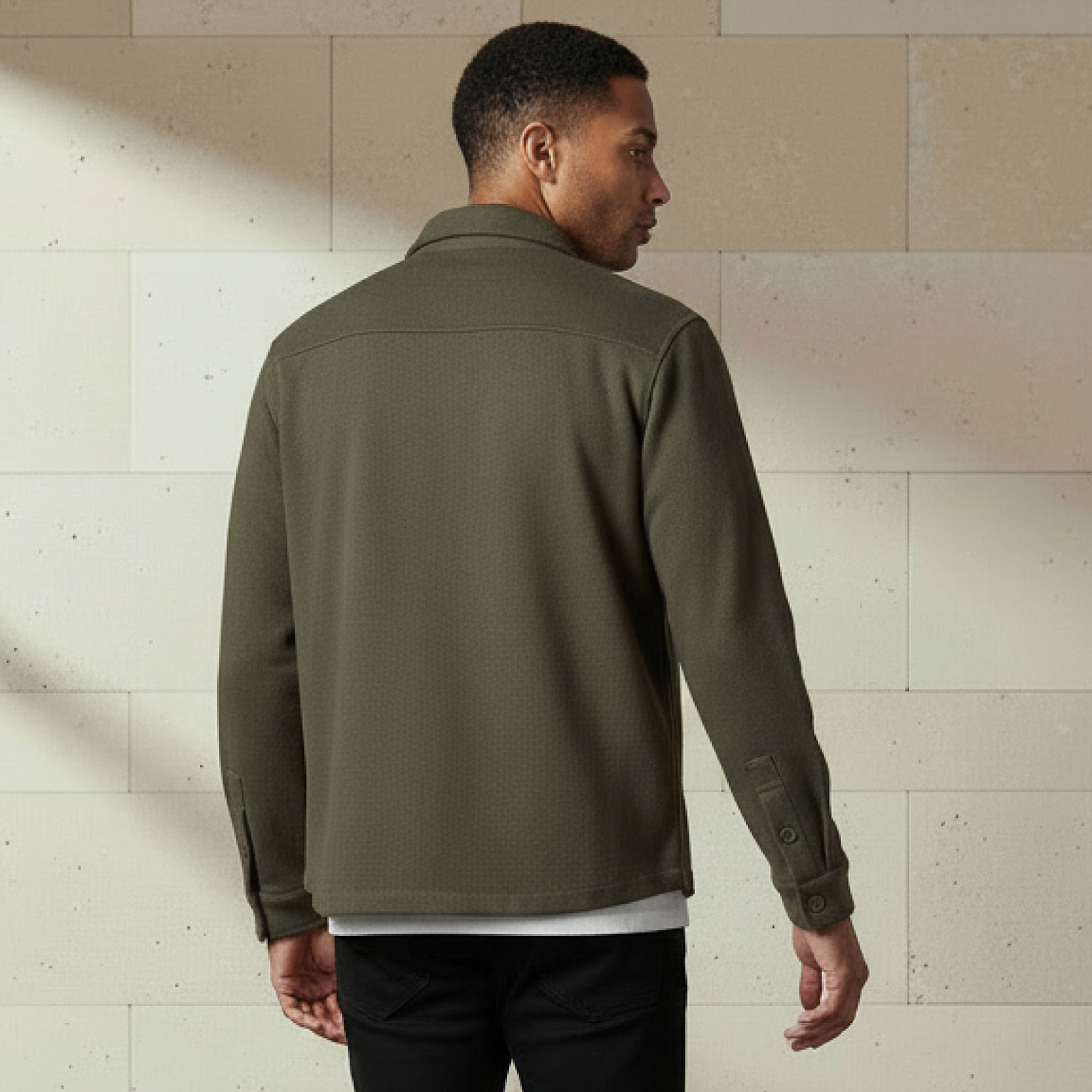 شاكيت رجالي بقصة عادية وجيب بطيّة-men-clothing-jacketsandblazers-jackets-image-2