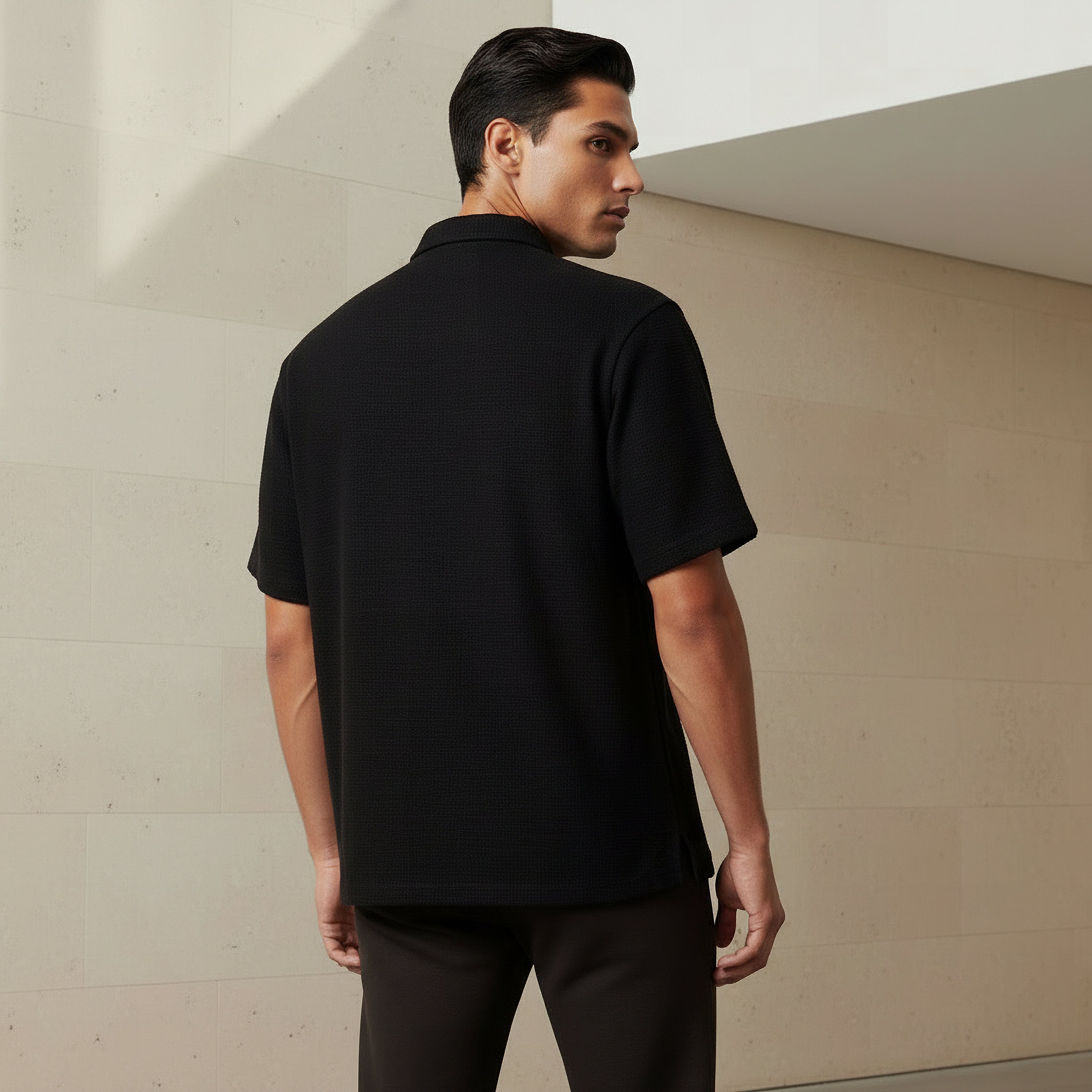 قميص بقصة عادية وياقة وملمس بارز وأكمام قصيرة للرجال-men-clothing-shirts-image-3