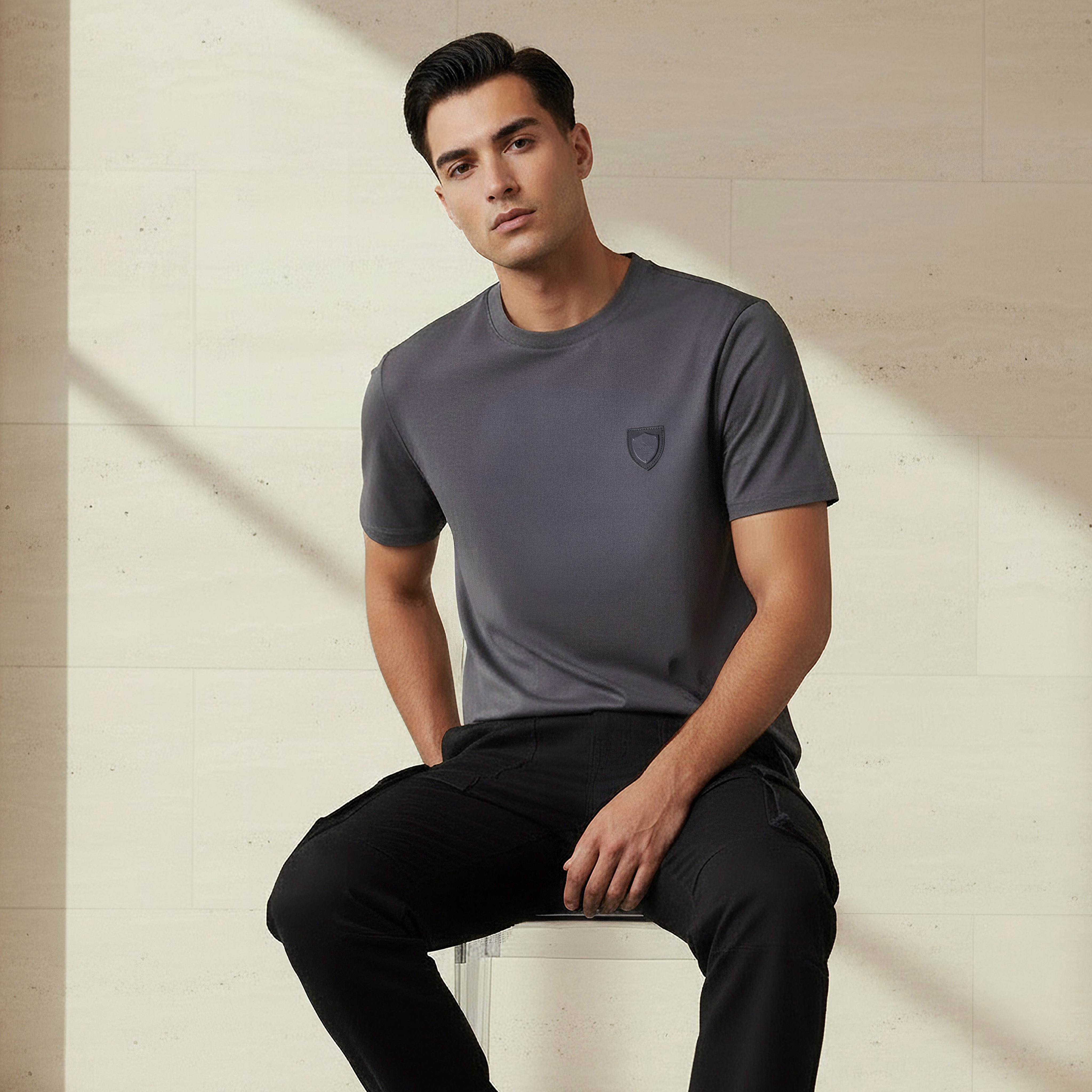 تيشيرت مزين بقصّة عادية وياقة ضيقة وأكمام قصيرة للرجال من إمبيرور-men-clothing-tshirtsandpolos-tshirts-image-1