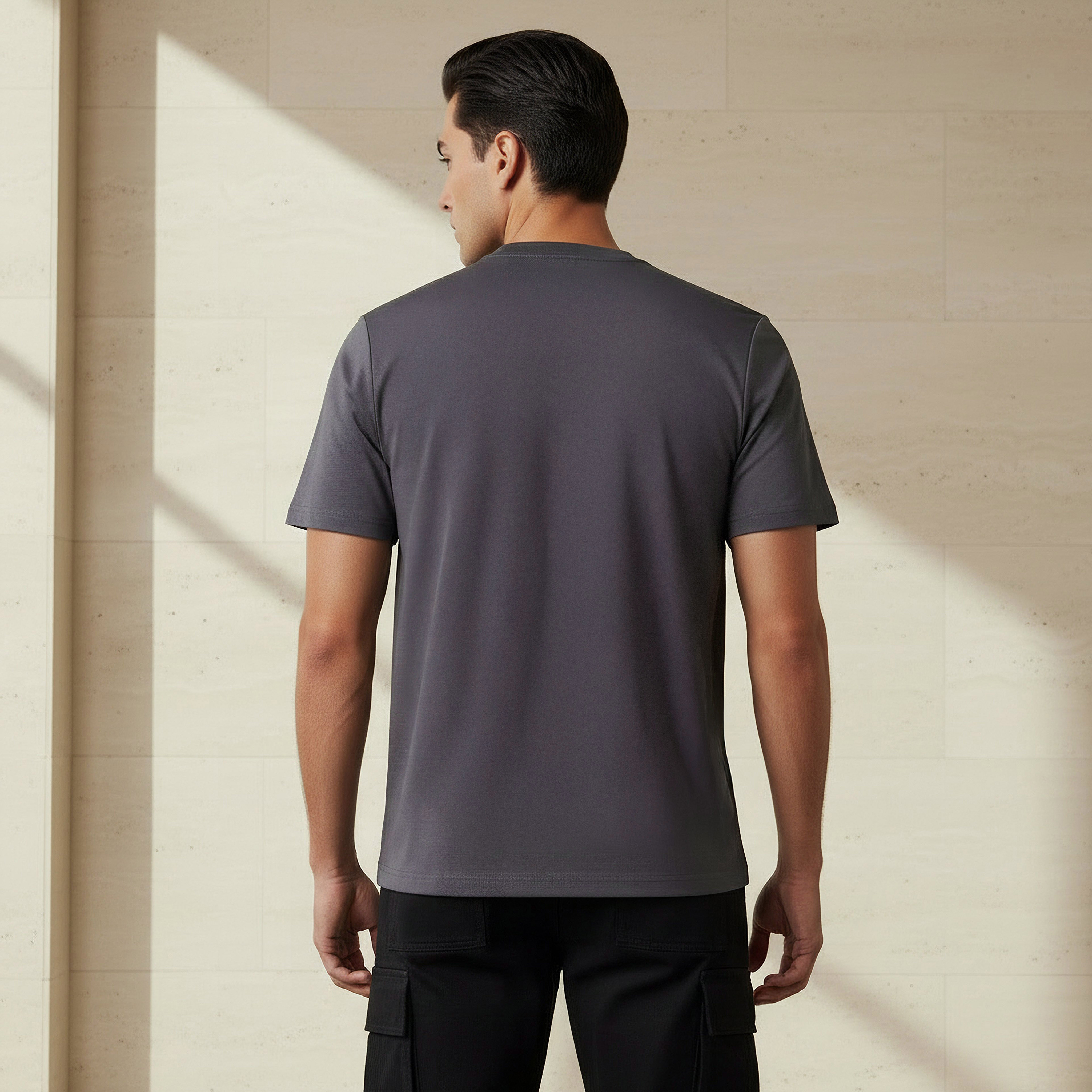 تيشيرت مزين بقصّة عادية وياقة ضيقة وأكمام قصيرة للرجال من إمبيرور-men-clothing-tshirtsandpolos-tshirts-image-3
