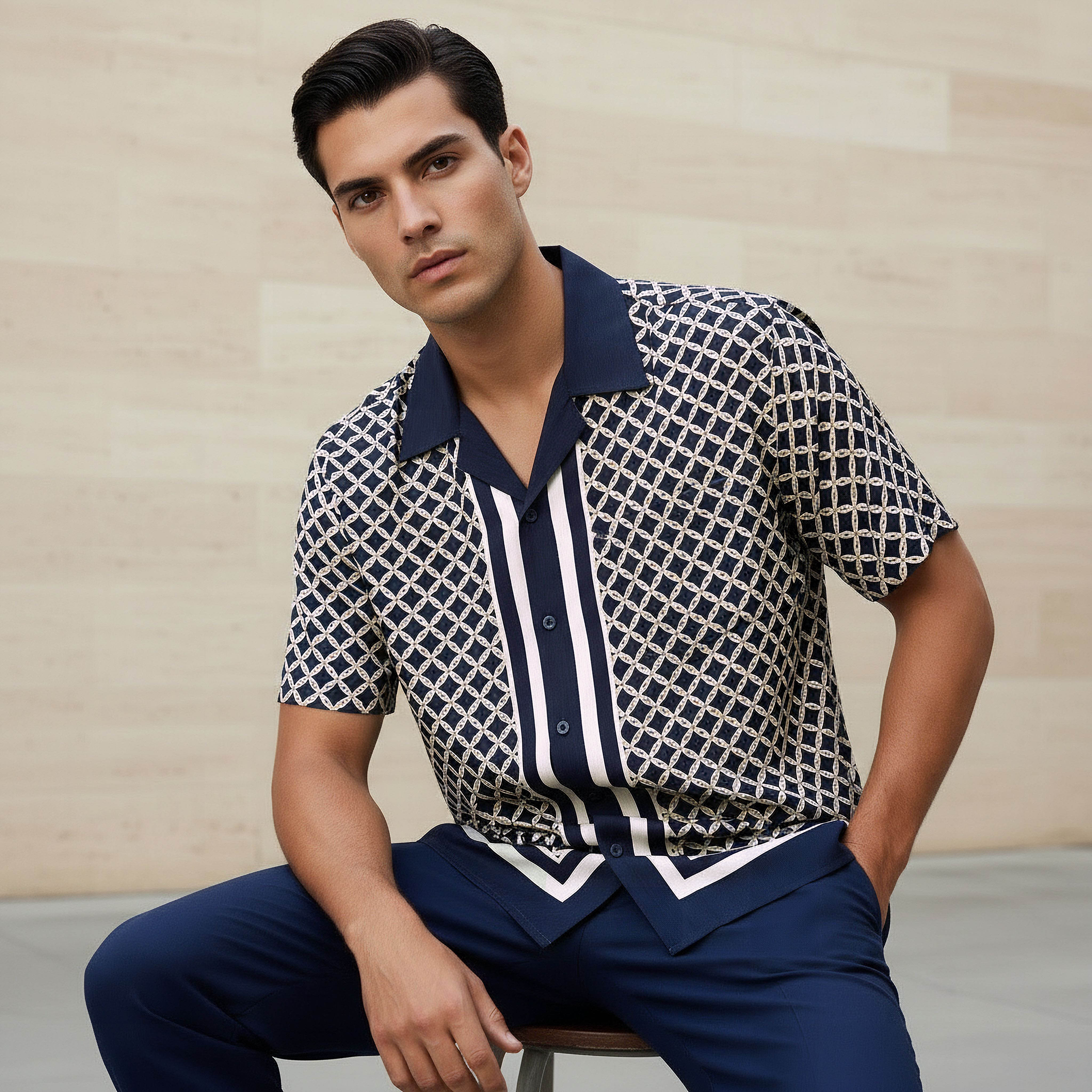 قميص رجالي بقصة منتظمة بياقة كلاسيكية وأكمام قصيرة بطبعات هندسية-men-clothing-shirts-image-1