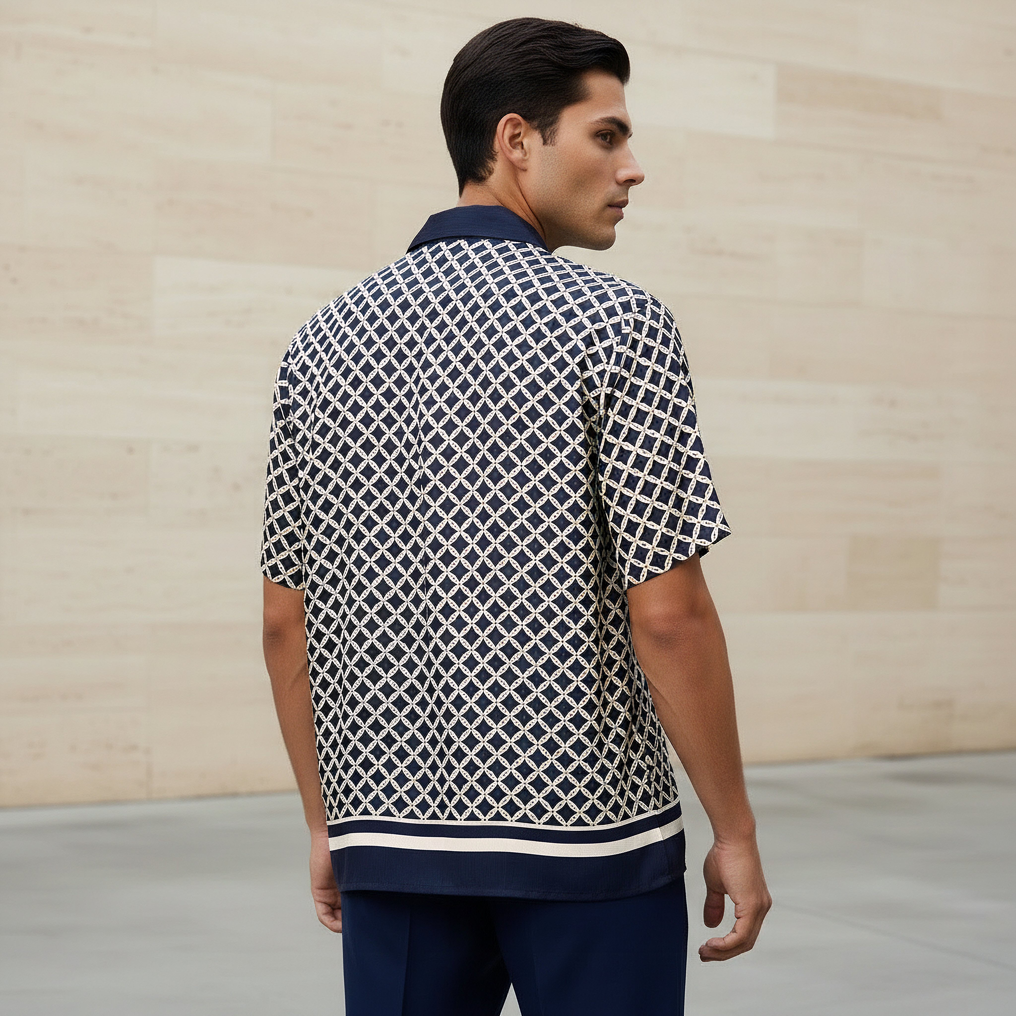 قميص رجالي بقصة منتظمة بياقة كلاسيكية وأكمام قصيرة بطبعات هندسية-men-clothing-shirts-image-3