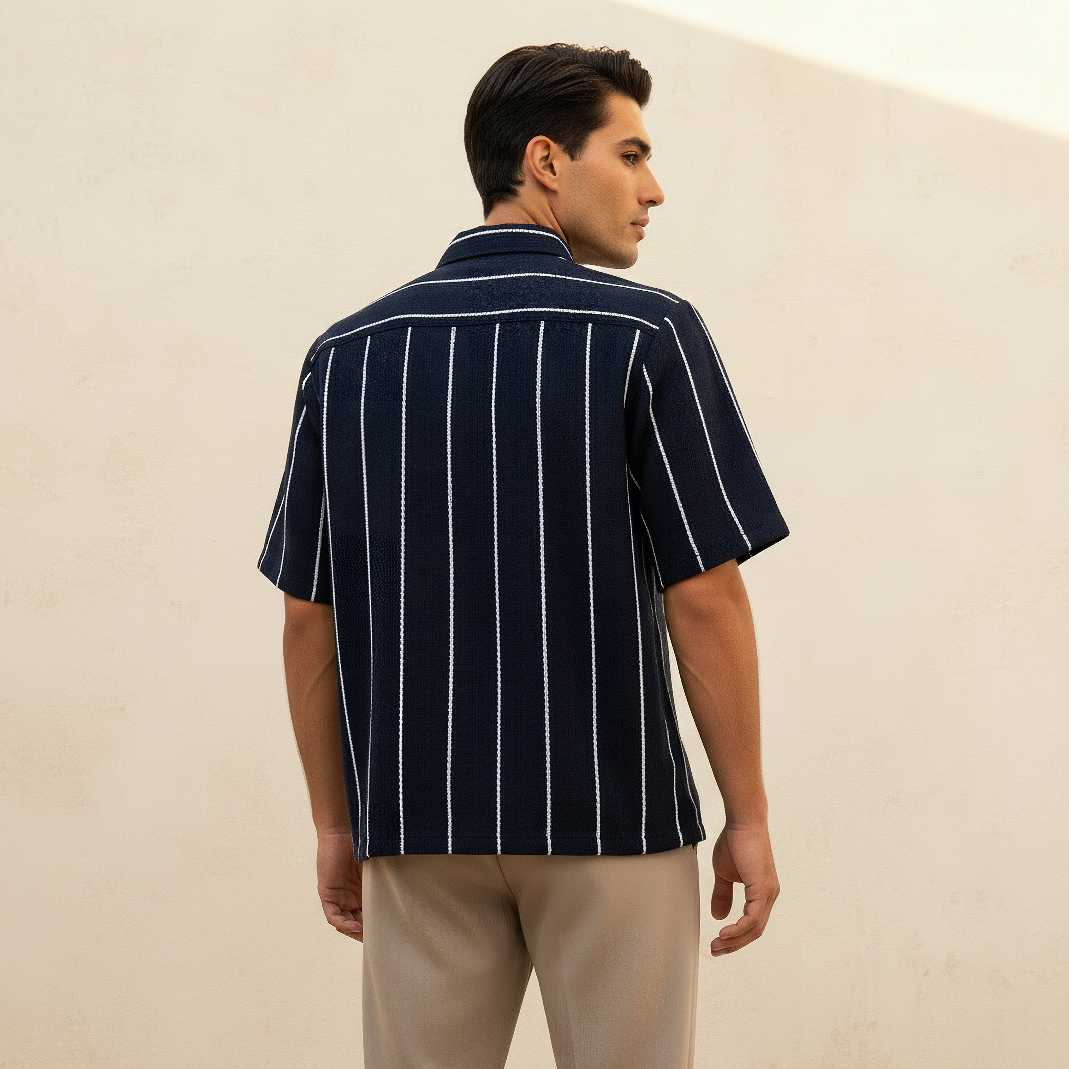 قميص مخطط من مزيج الكتان بقصة عادية وياقة وأكمام قصيرة للرجال-men-clothing-shirts-image-4