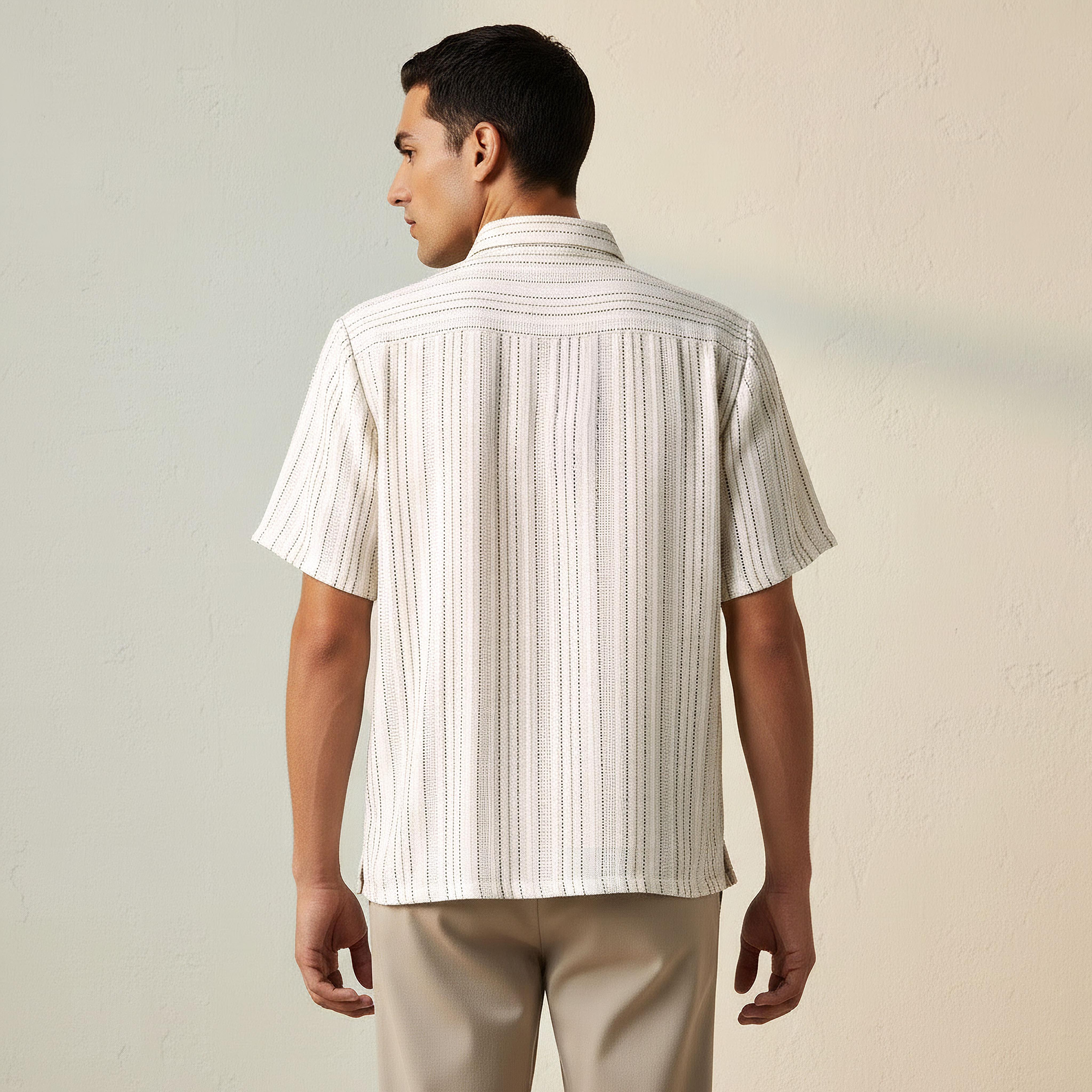 قميص مخطط من مزيج الكتان بقصة عادية وياقة وأكمام قصيرة للرجال-men-clothing-shirts-image-4