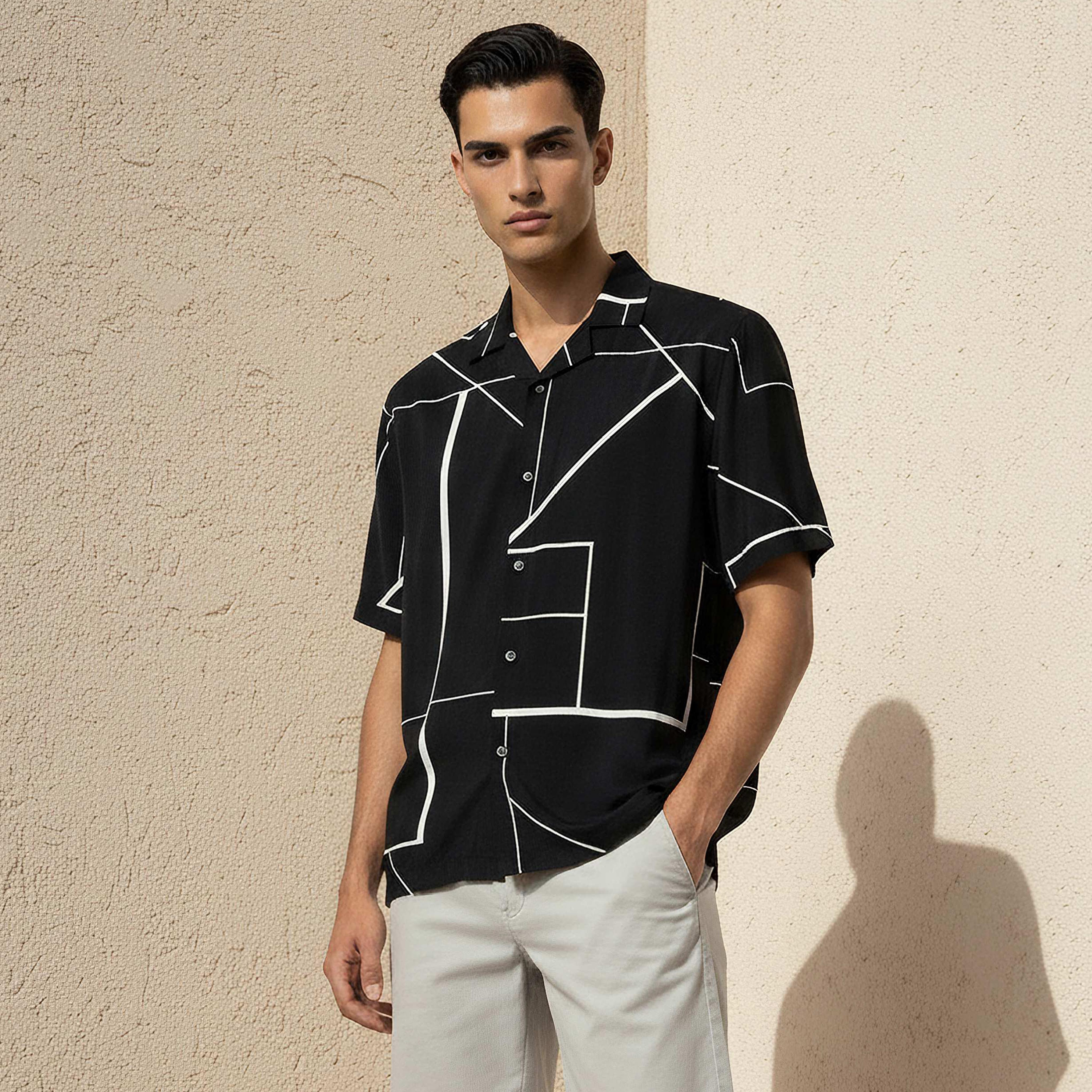 قميص بقصة عادية وياقة كامب وأكمام قصيرة وطبعات تجريدية للرجال-men-clothing-shirts-image-1