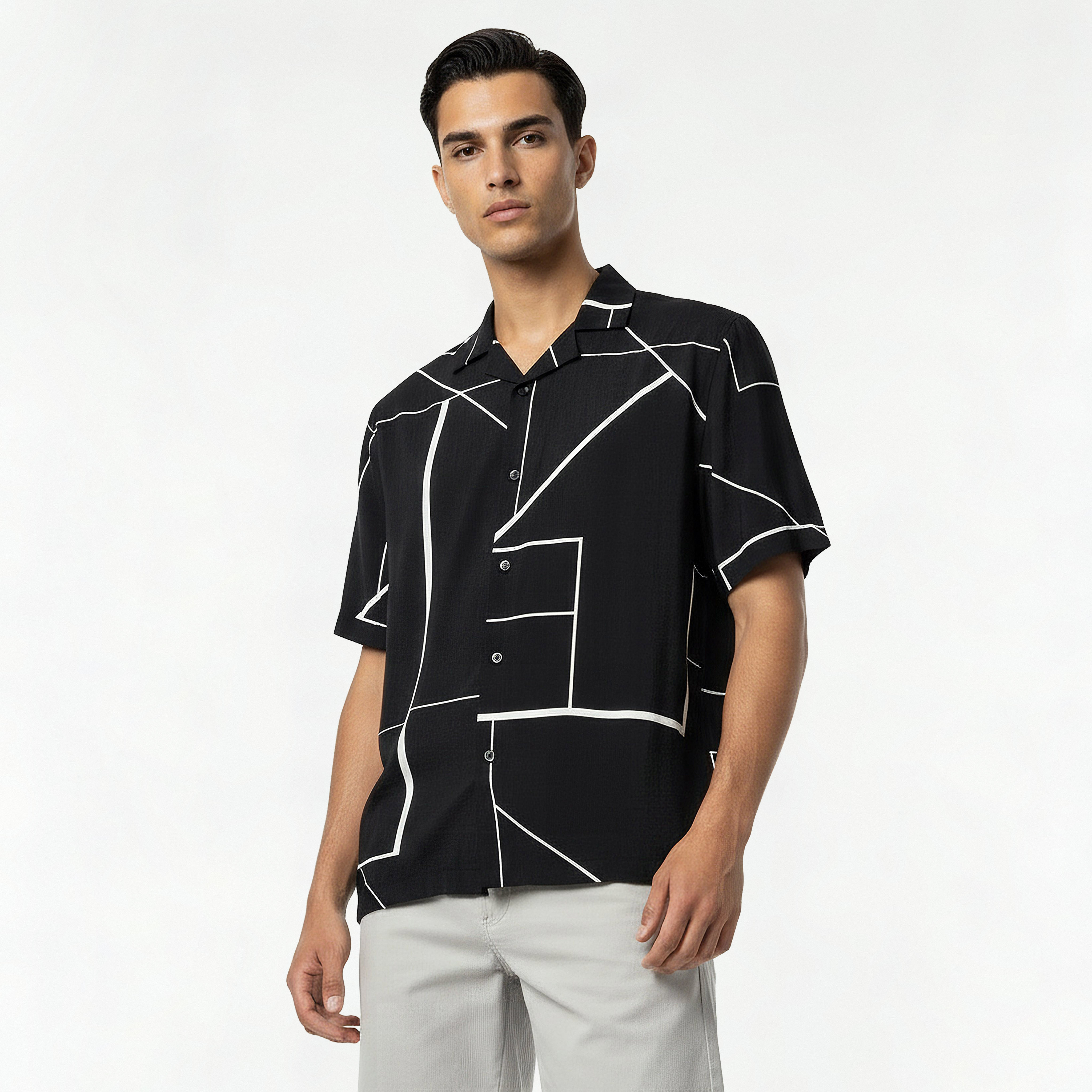 قميص بقصة عادية وياقة كامب وأكمام قصيرة وطبعات تجريدية للرجال-men-clothing-shirts-image-3