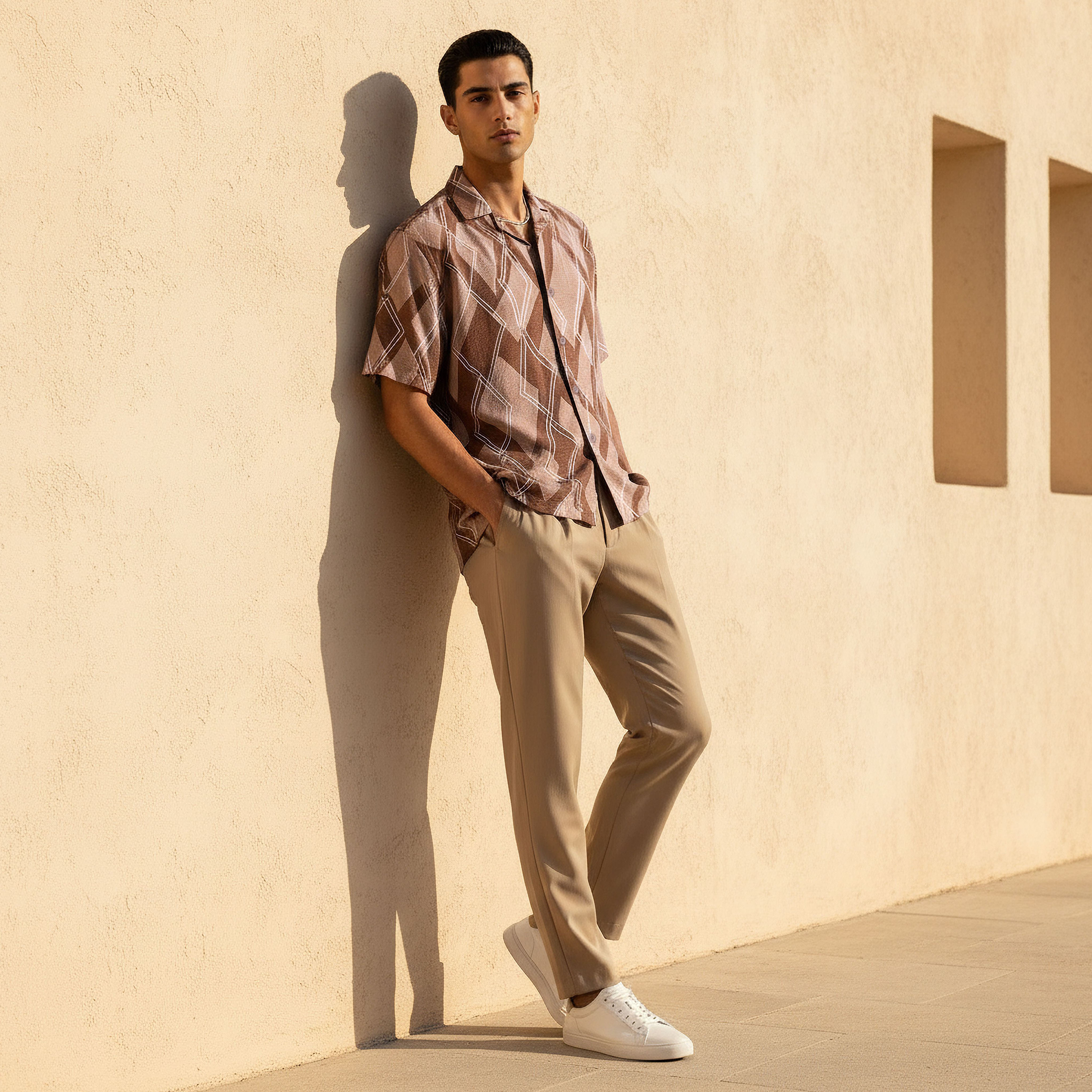قميص بقصة عادية وياقة كامب وأكمام قصيرة وطبعات تجريدية للرجال-men-clothing-shirts-image-2