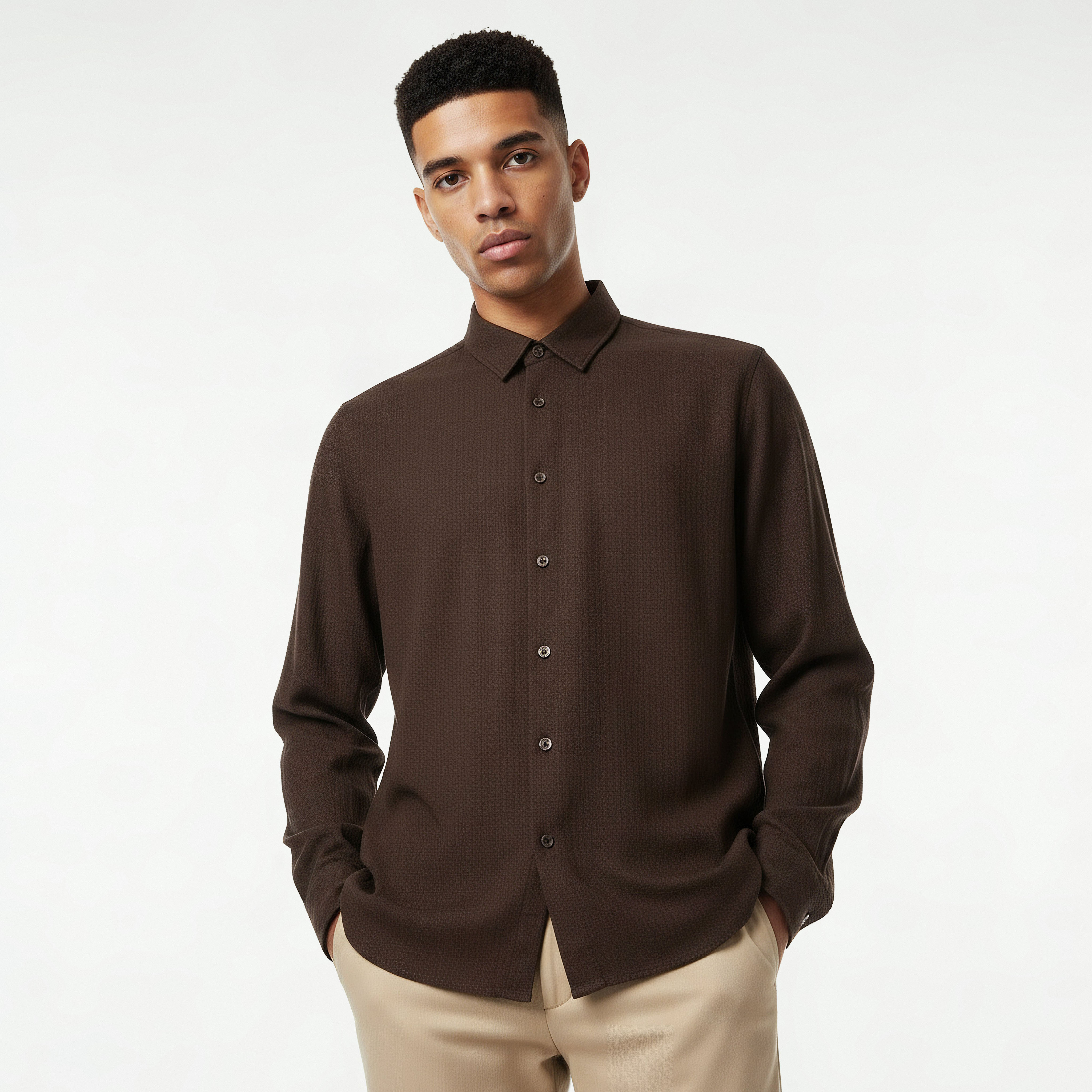 قميص بتصميم وافل بارز وقصة عادية وياقة وأكمام طويلة للرجال-men-clothing-shirts-image-3