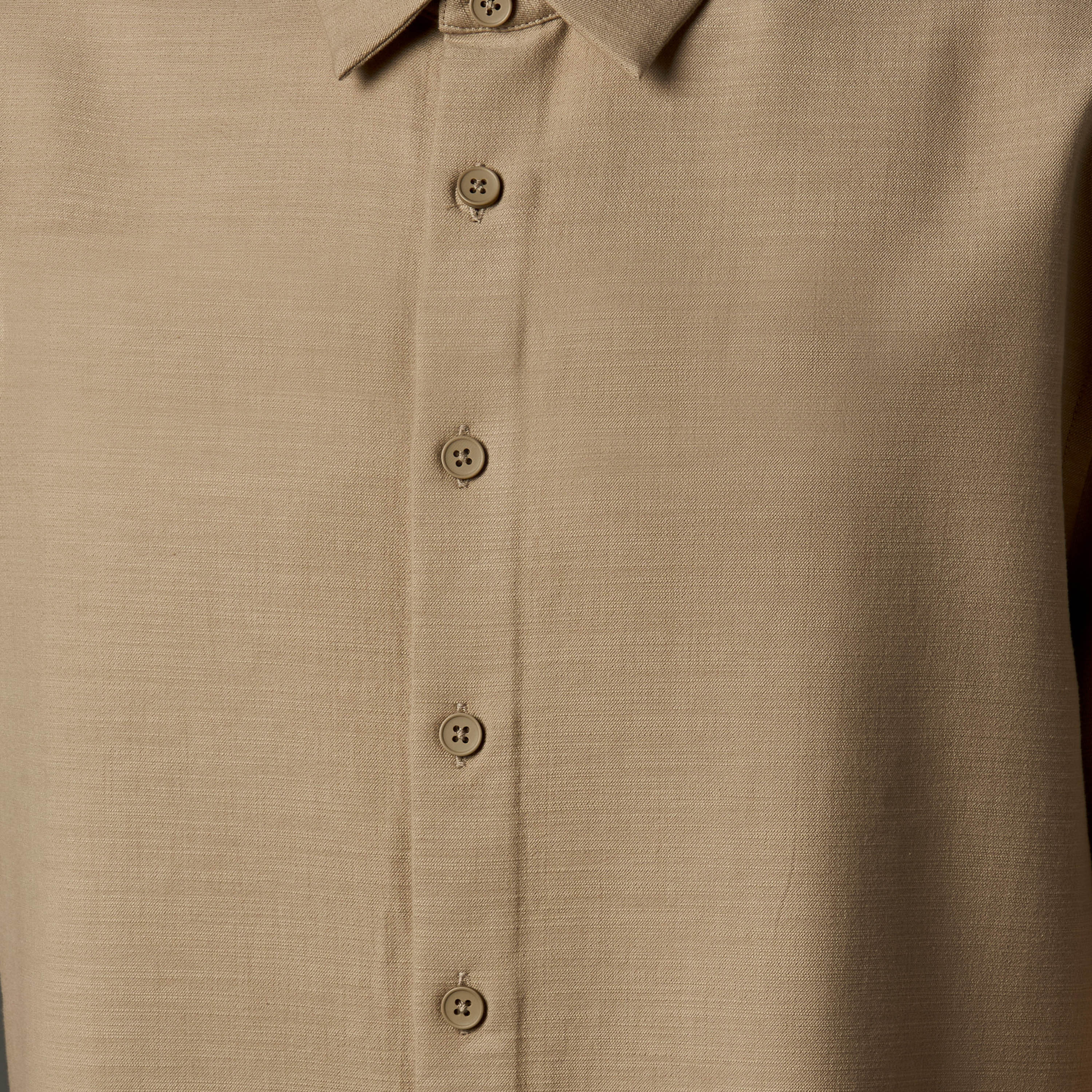قميص بقصّة عادية وياقة عادية وأكمام قصيرة للرجال-men-clothing-shirts-image-3