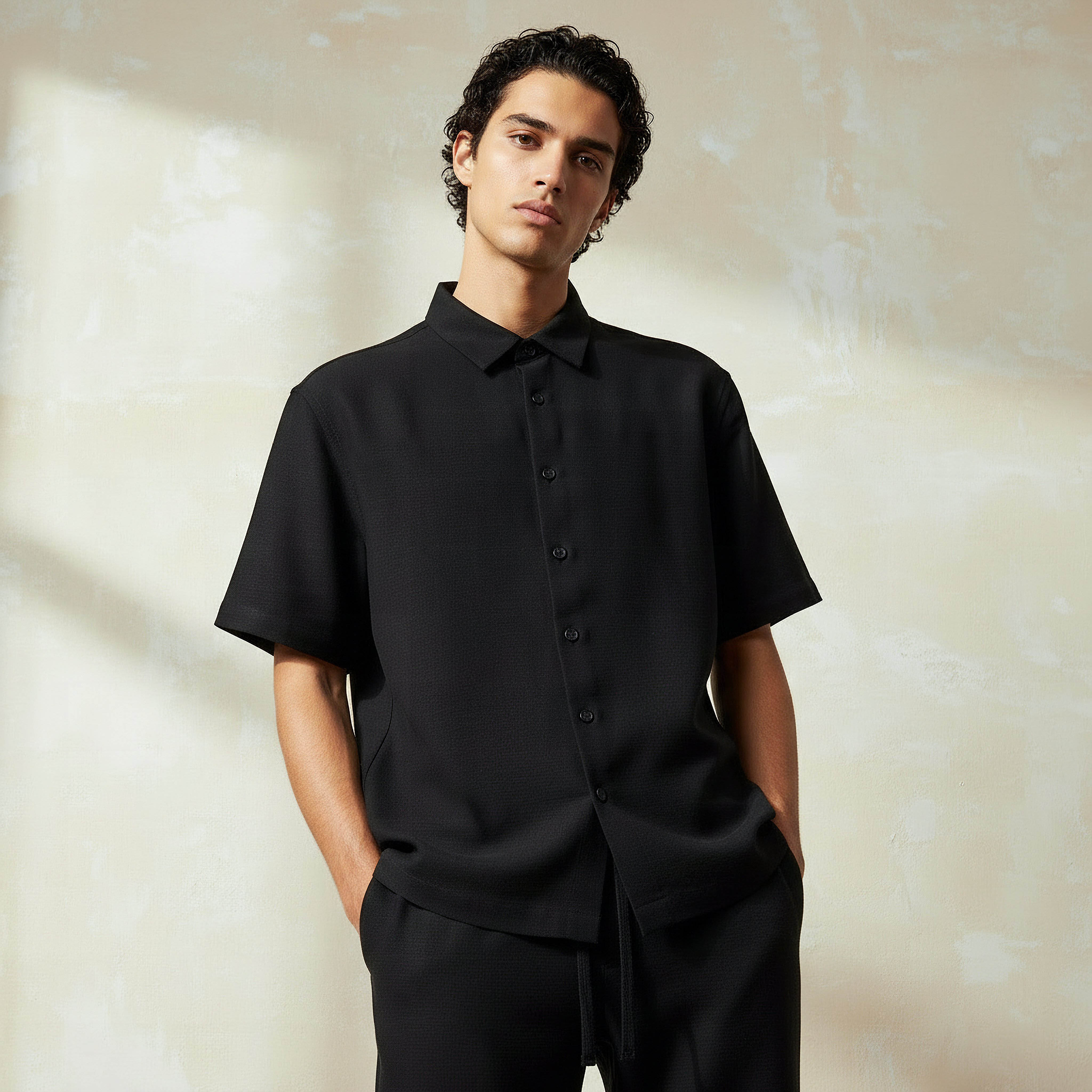 قميص بقصّة عادية وياقة عادية وأكمام قصيرة للرجال-men-clothing-shirts-image-4