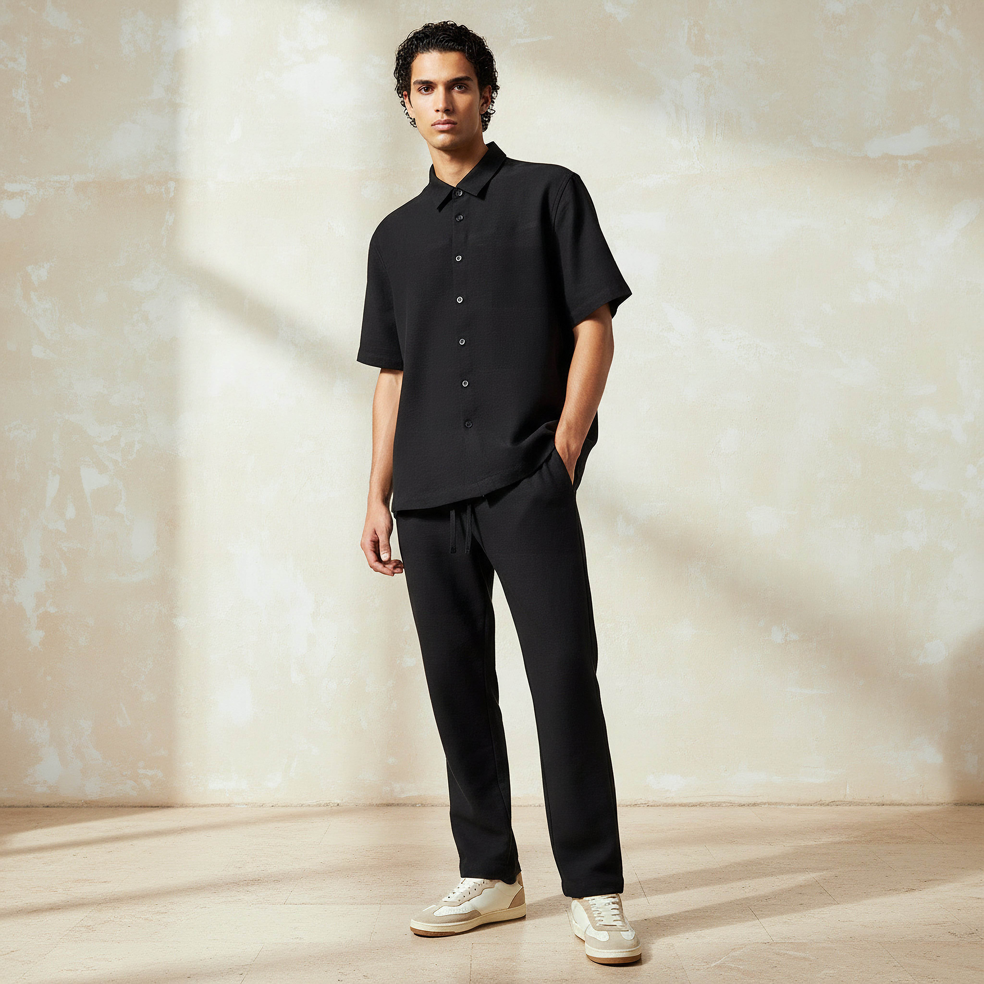 قميص بقصّة عادية وياقة عادية وأكمام قصيرة للرجال-men-clothing-shirts-image-2